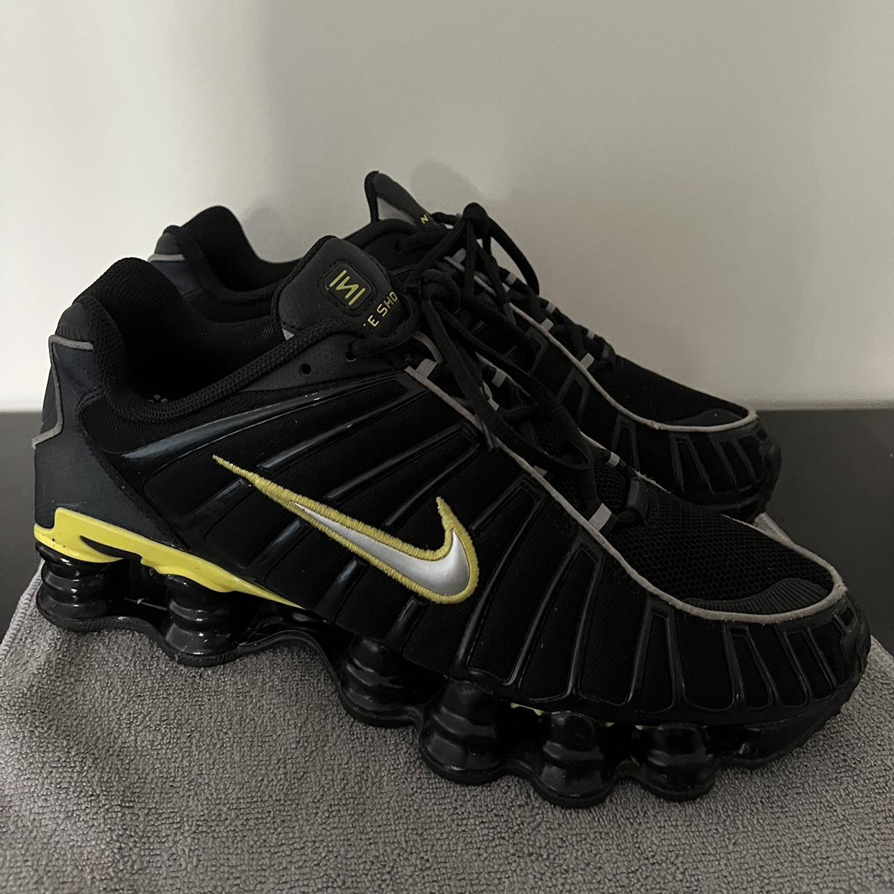 nike shox black yellow