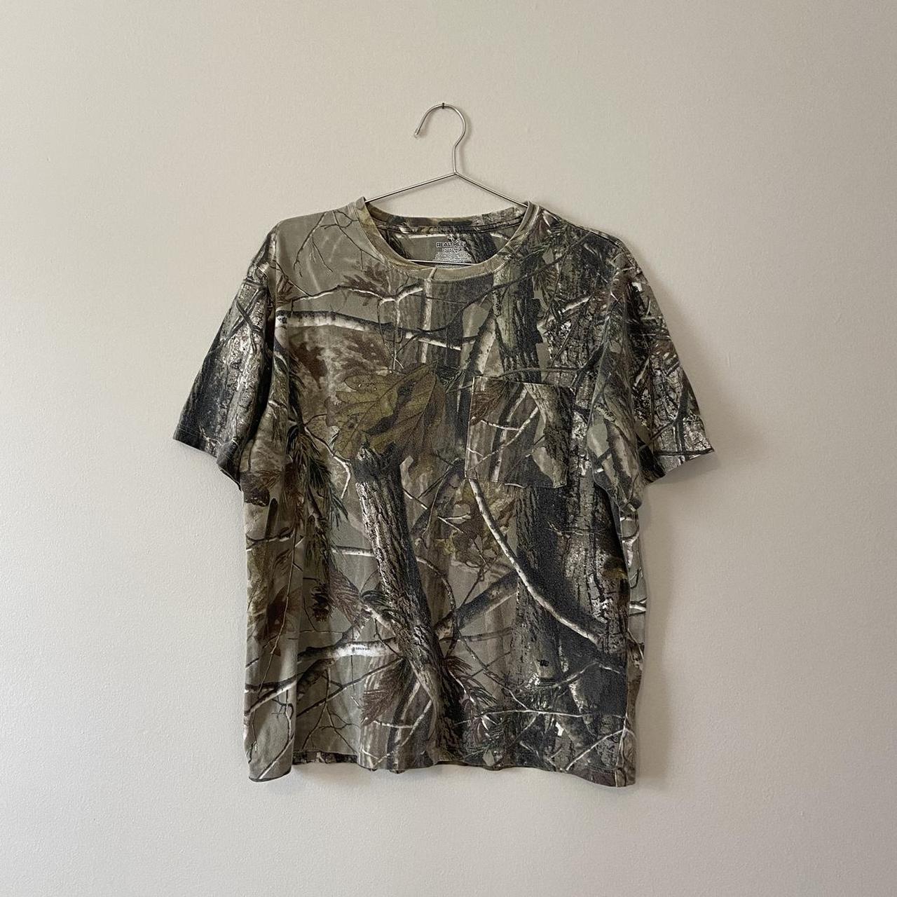 Large real tree camo tshirt with pocket - Depop