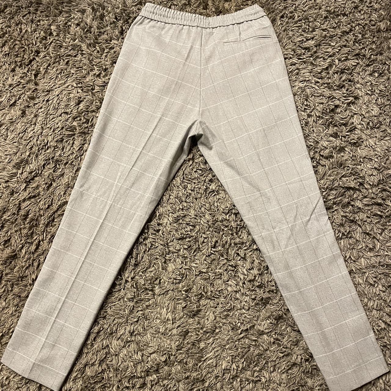 New Look gray pants square pattern Never worn.... - Depop