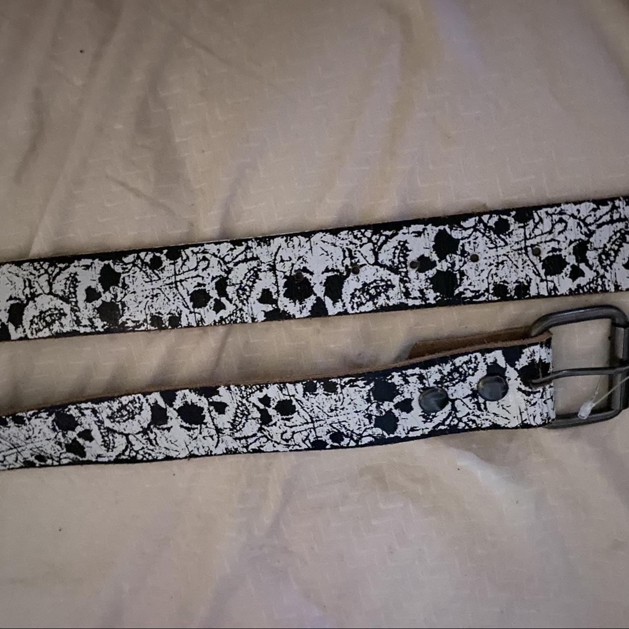 Hot Topic Women's White and Black Belt Depop