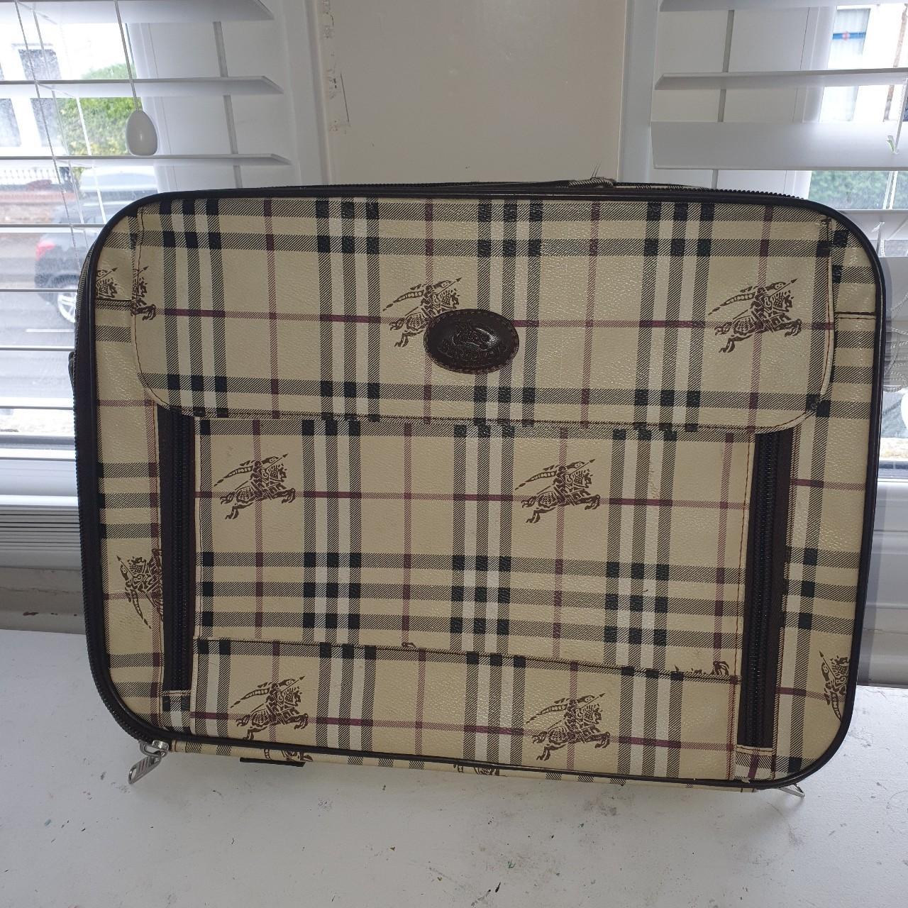 BURBERRY laptop case from the 90s. Good condition. Depop