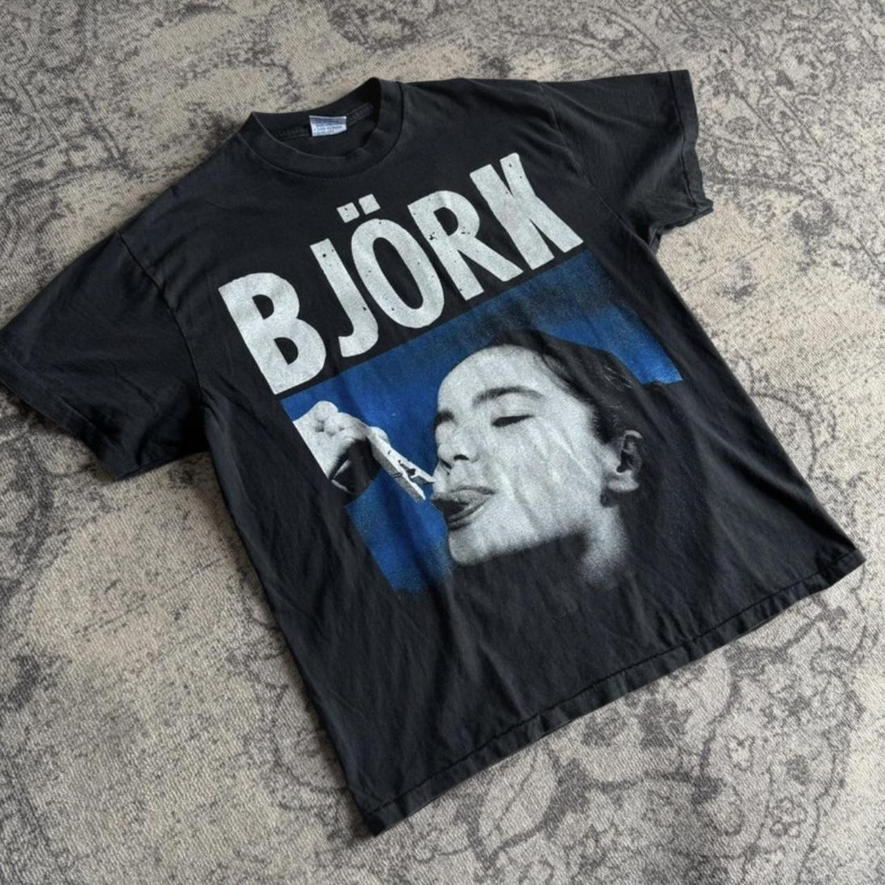 Vintage bjork biophilia album t shirt Large | Depop