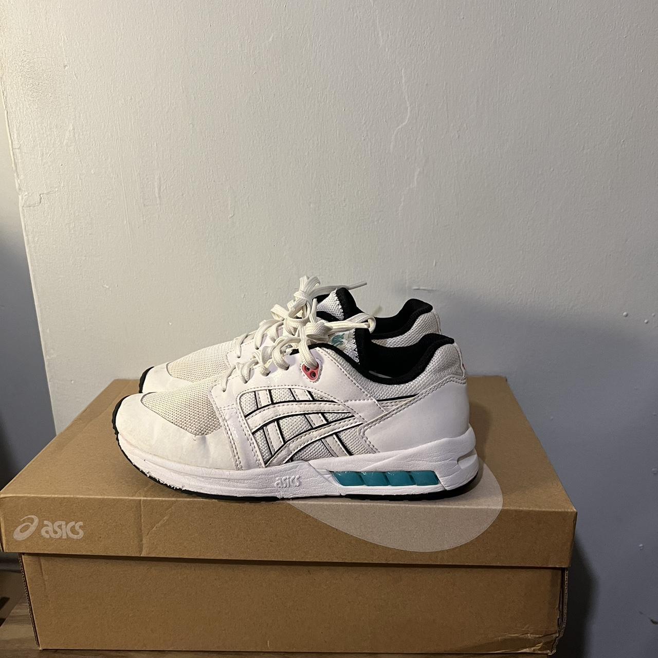 ASICS GEL SAGA SOU TRAINERS Size 3.5 No box