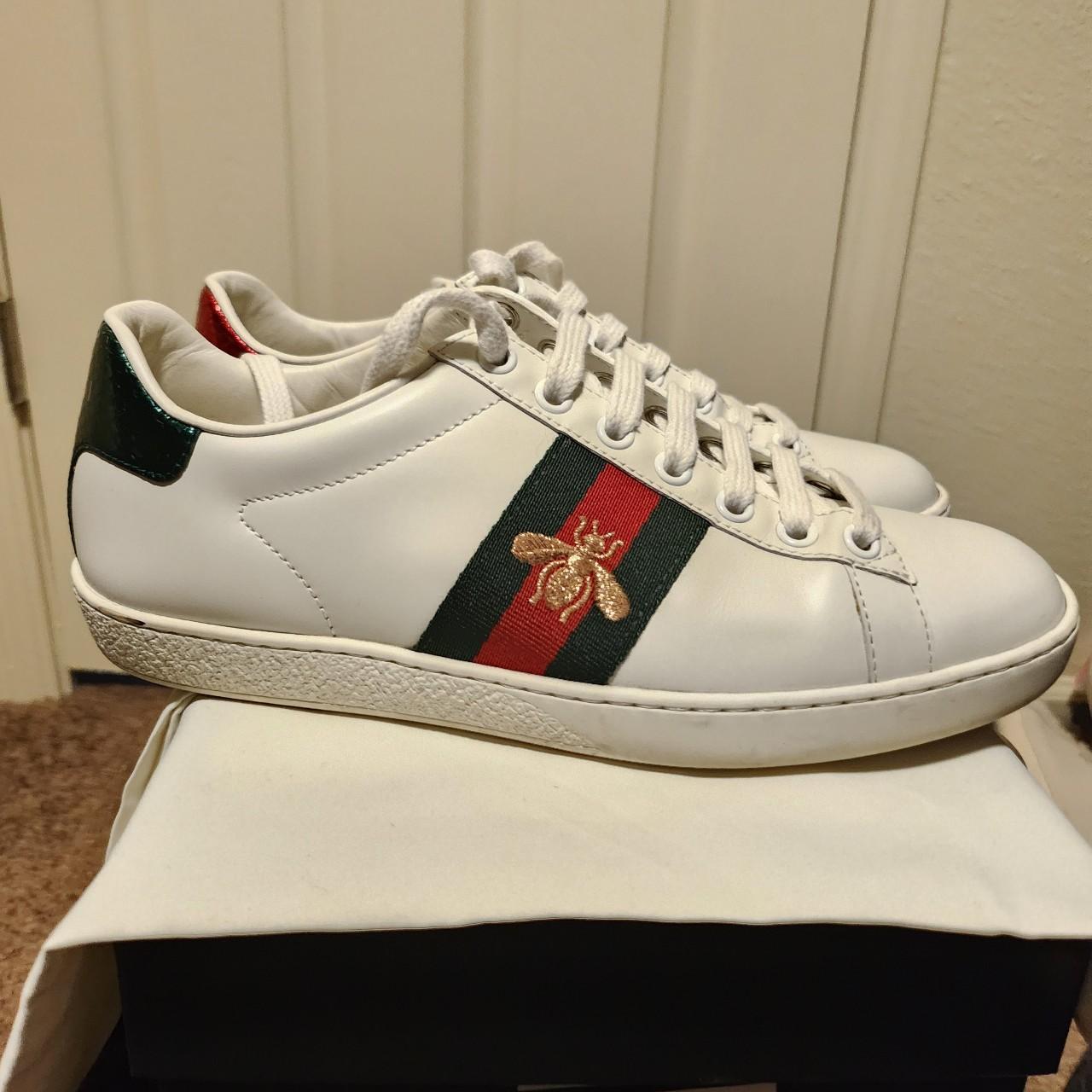 Size 35.5 (6) women's gucci bee sneakers. Only worn... - Depop