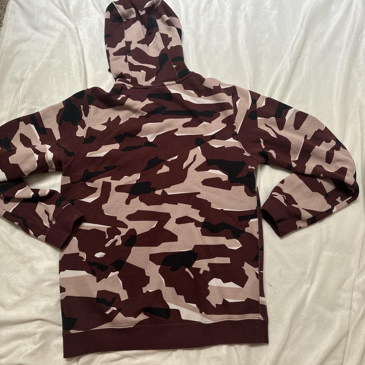 Red camo nike hoodie deals