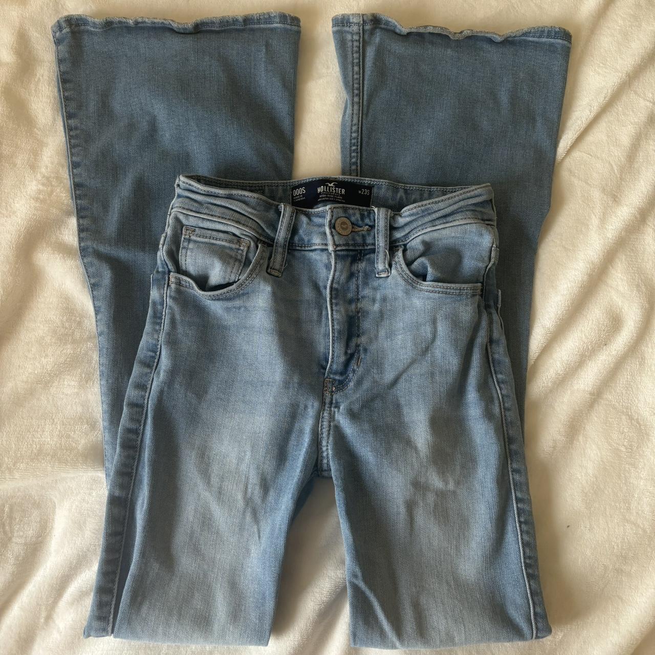 Hollister jean best sale pocket design