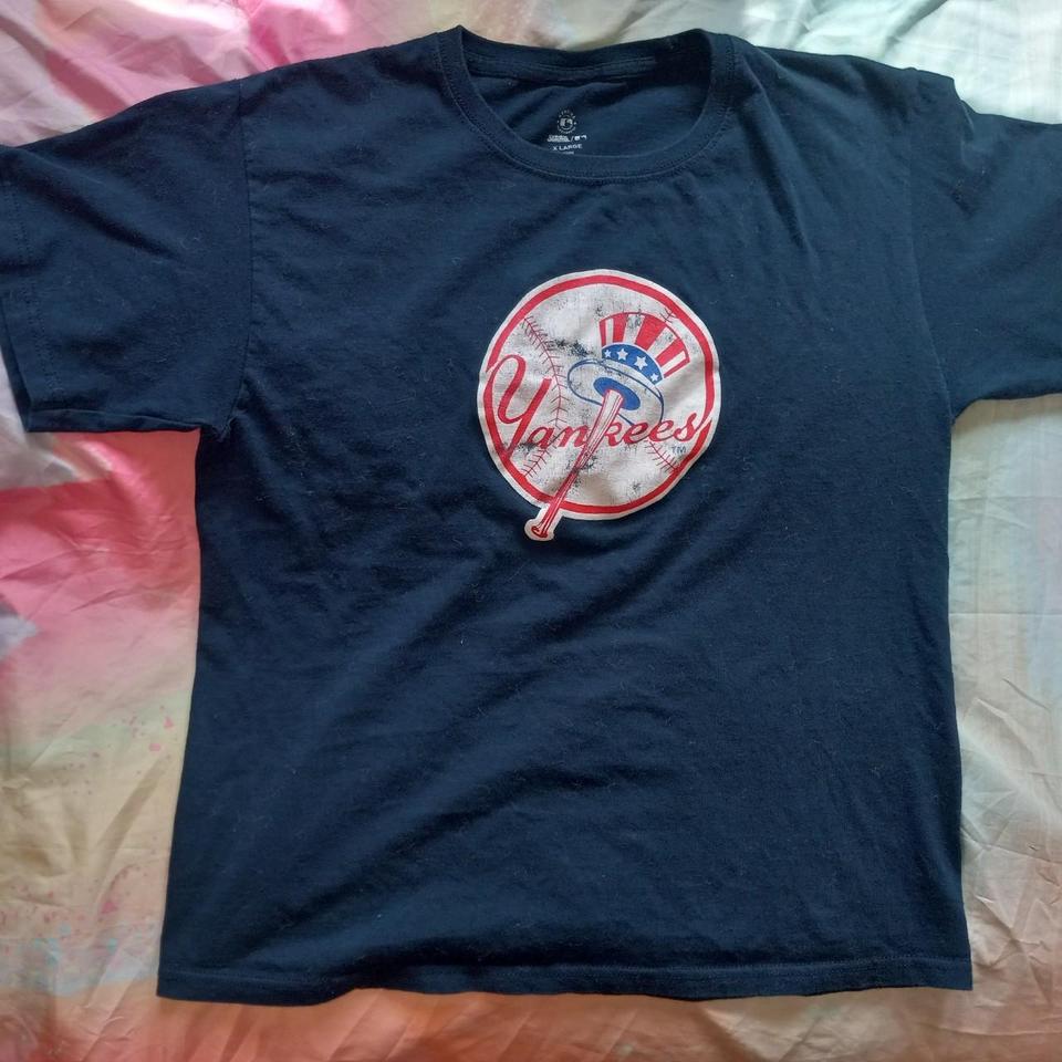 NY Yankees V neck tee shirt Super cute classic NY - Depop