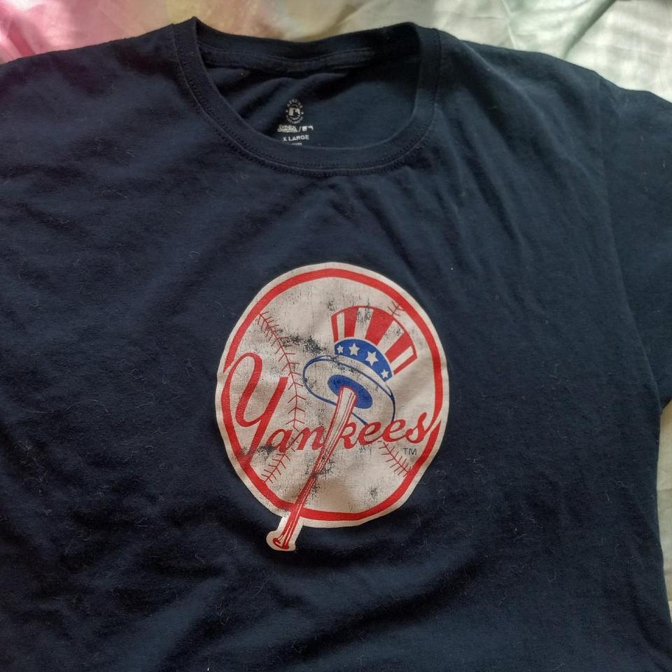 NY Yankees V neck tee shirt Super cute classic NY - Depop