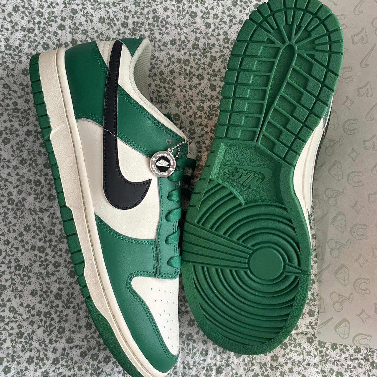 Nike Men's Green Trainers | Depop