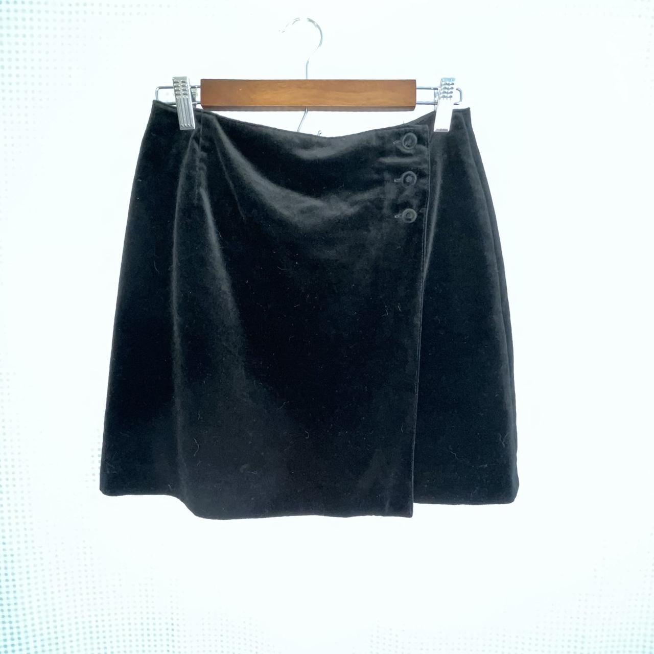 Velvet skirt outlet gap