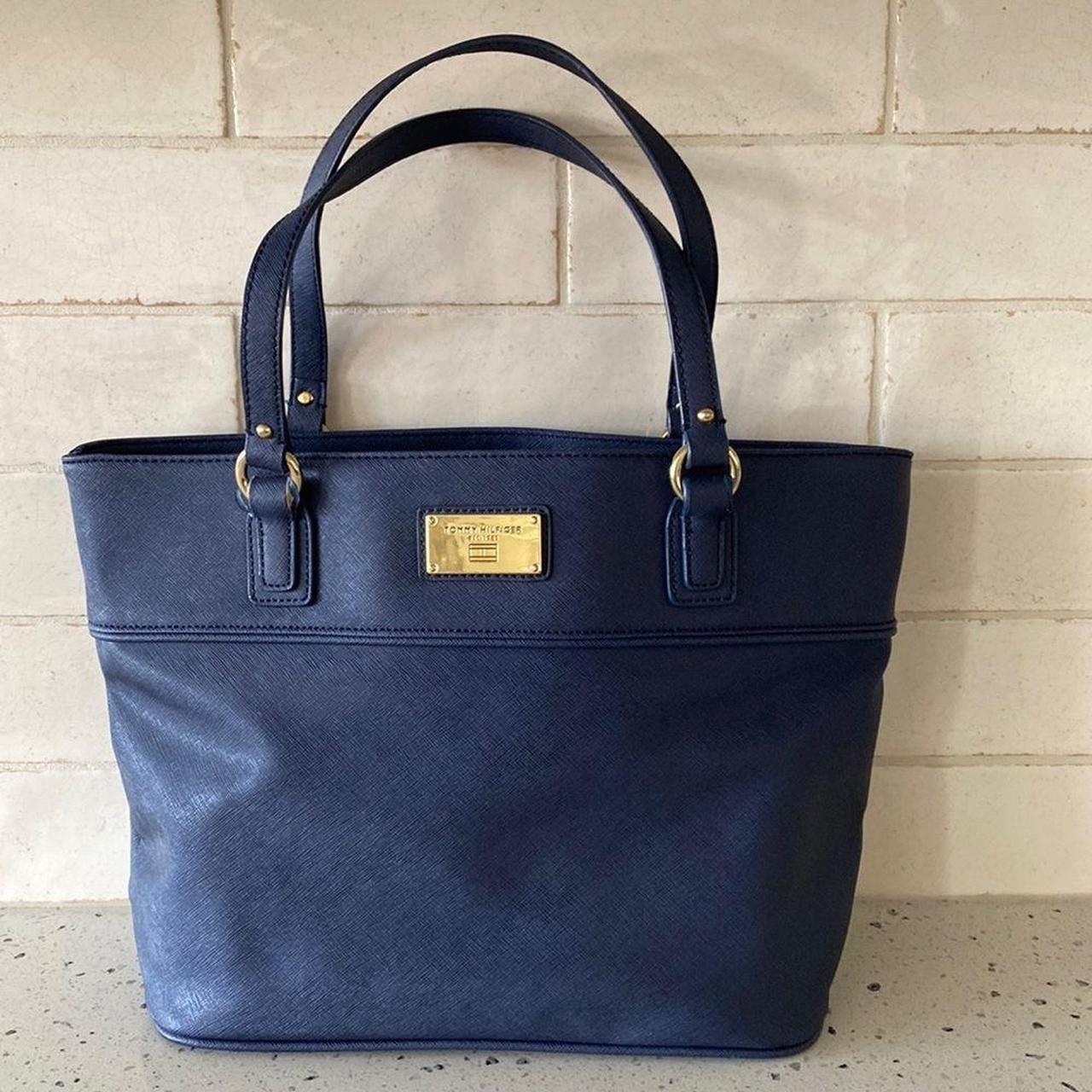 Tommy hilfiger navy hot sale blue purse