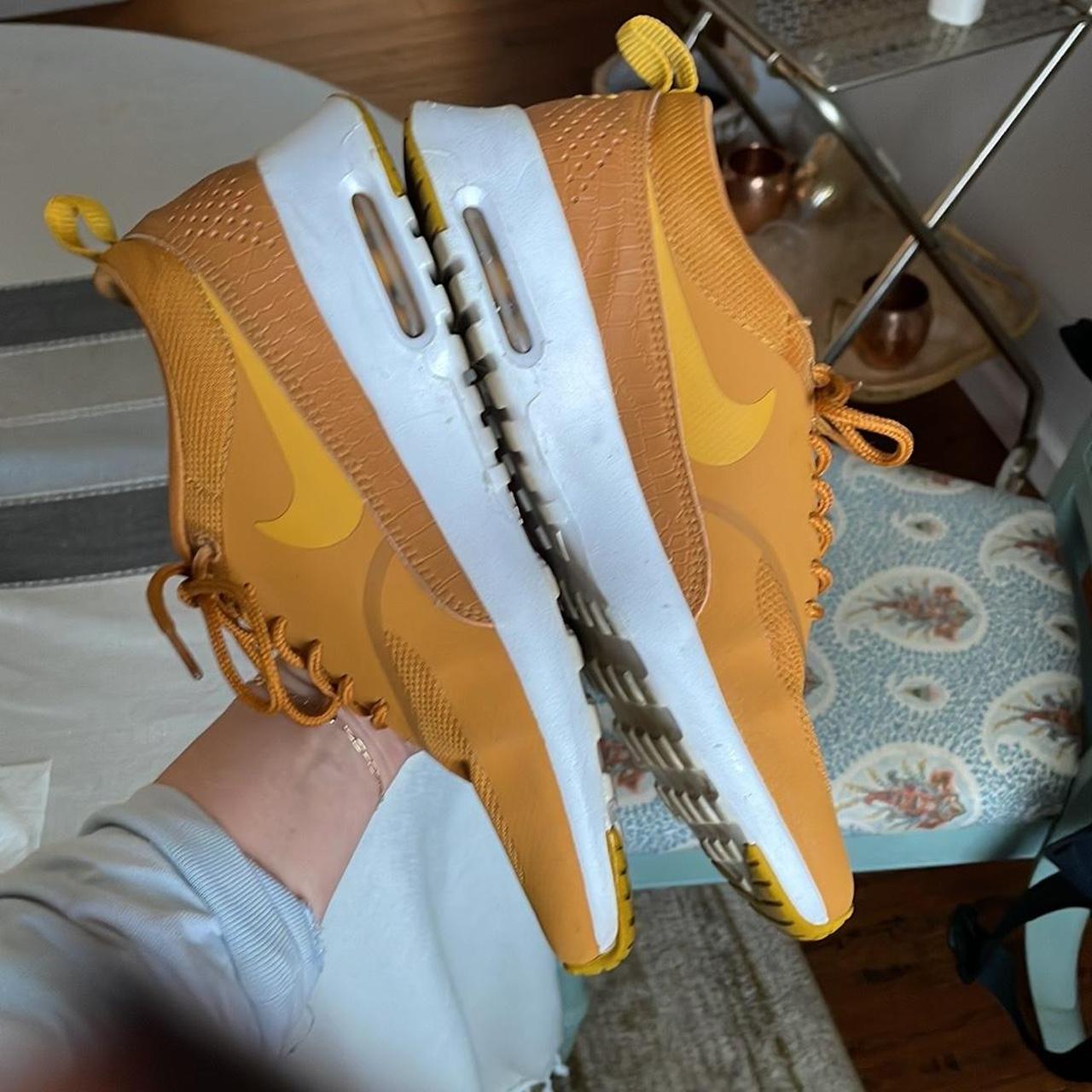 Nike thea yellow best sale