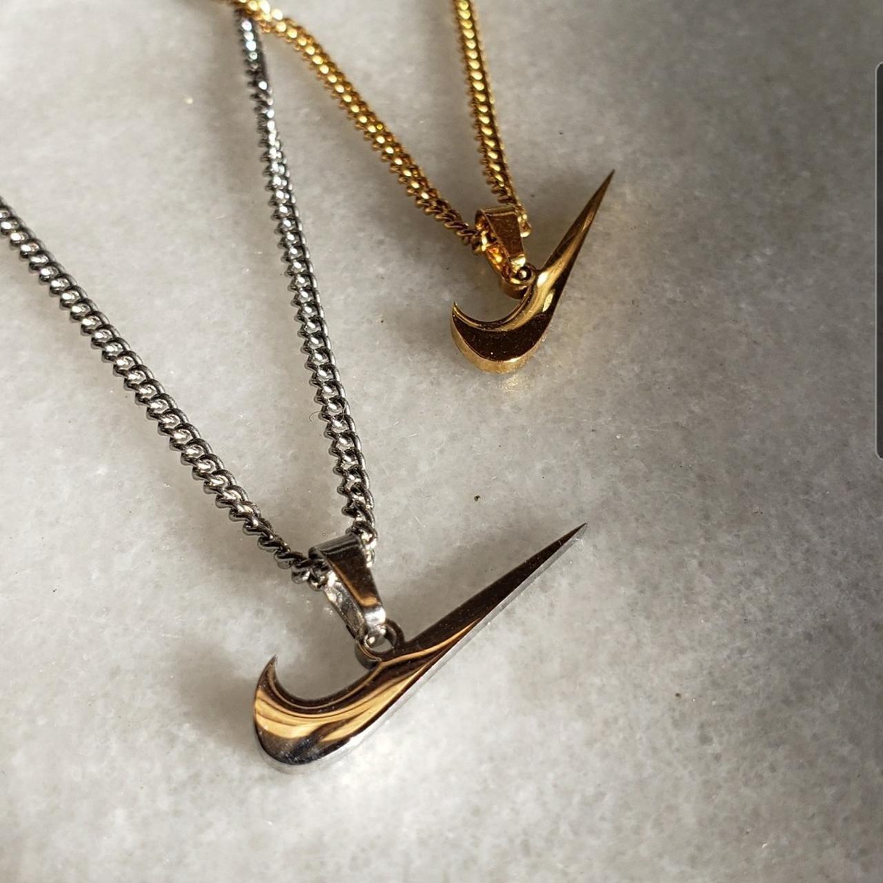 Nike Classic Cutout Gold Necklace | OLESSTORE VINTAGE