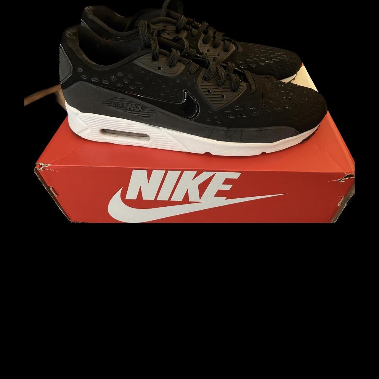 black nike trainers men