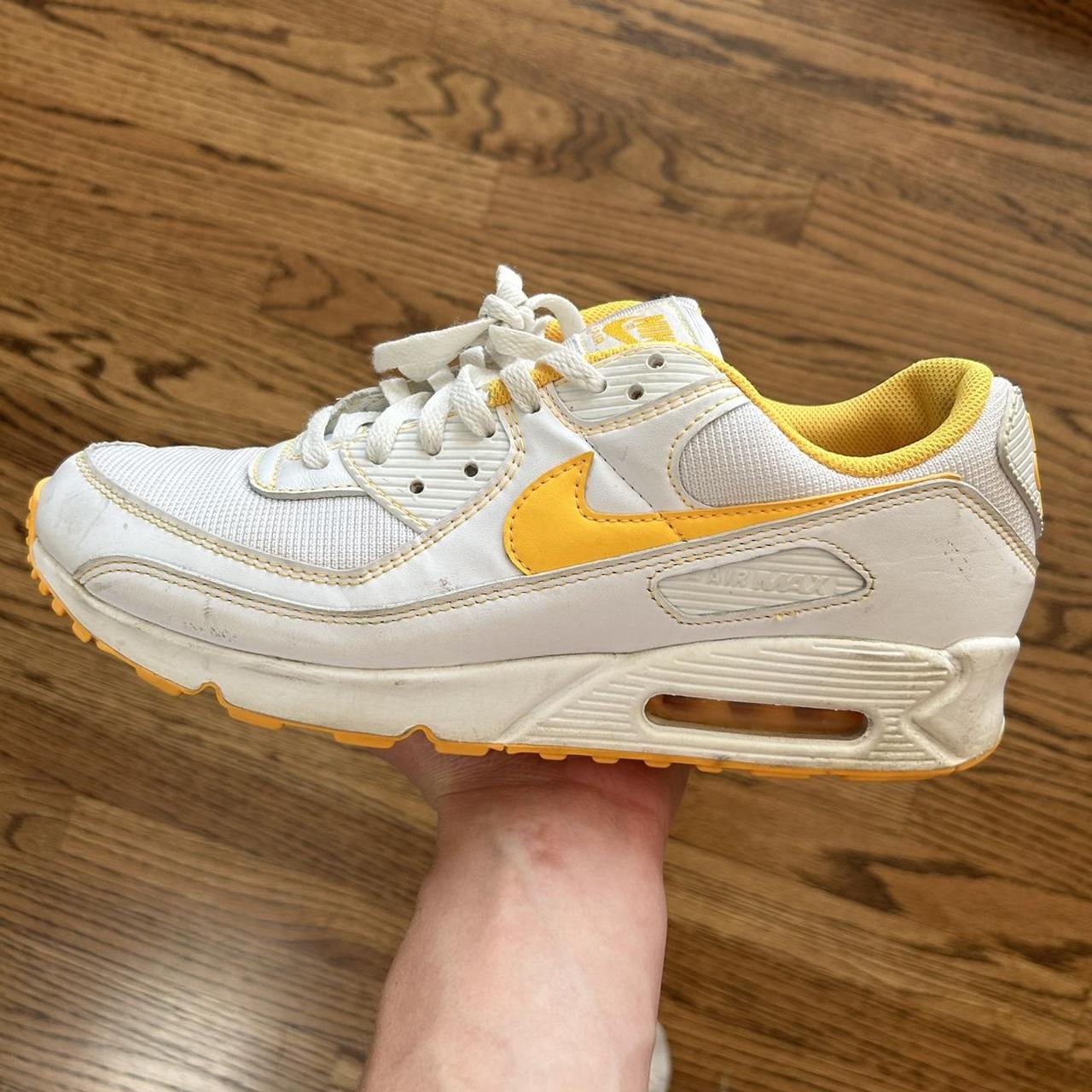 Nike Men's White and Yellow Trainers | Depop