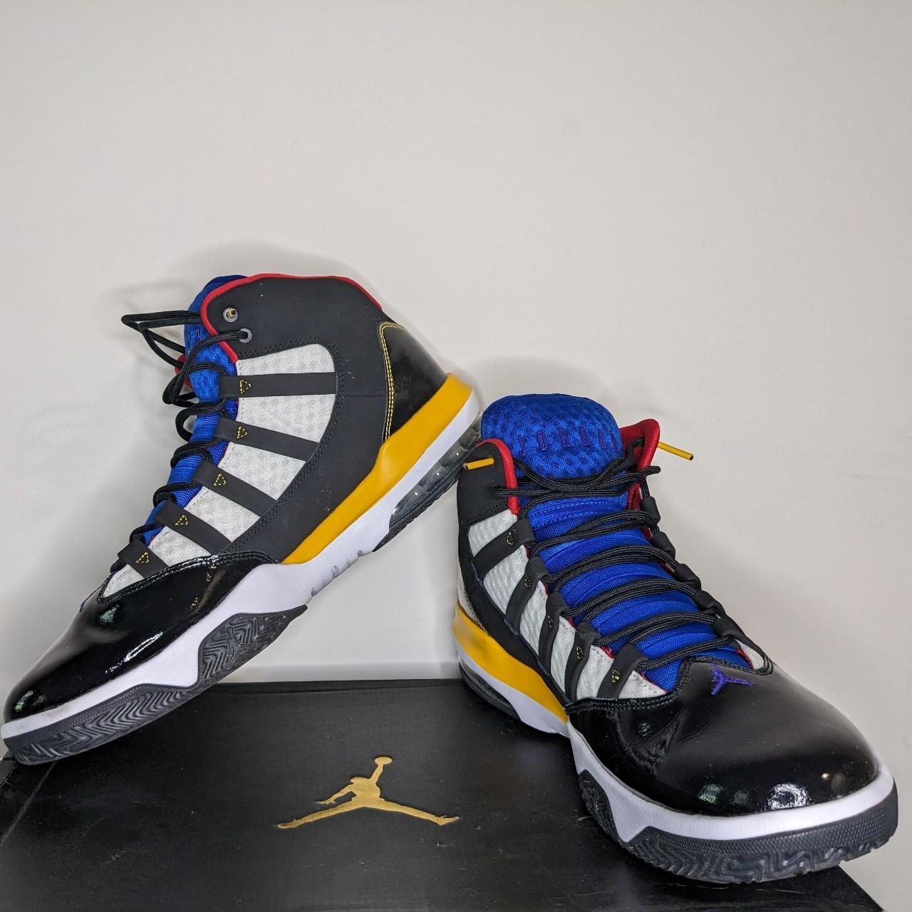 Jordan max aura black and sales yellow