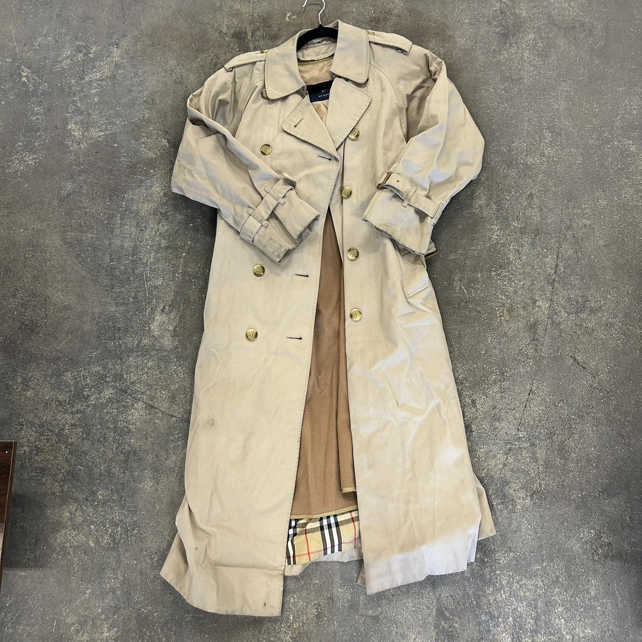 Vintage Women’s Burberry Trench coat (Just needs to... - Depop