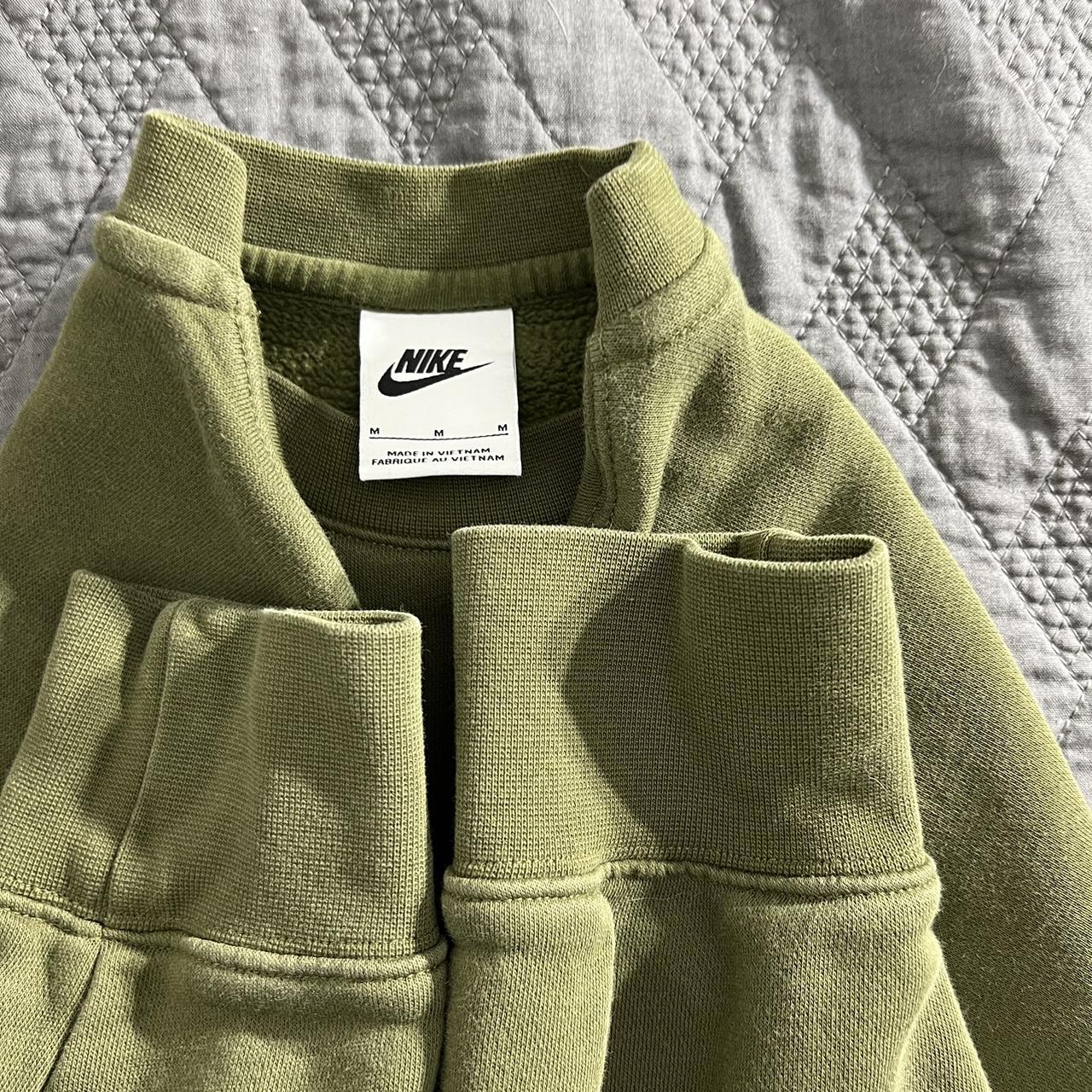 mens green nike crewneck