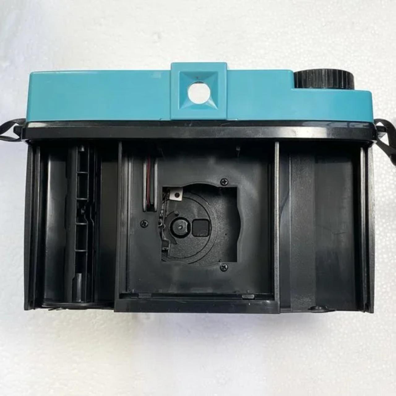 Lomography Black and Blue Cameras-and-accessories (2)