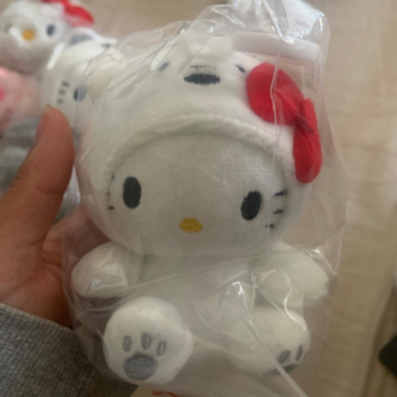 𐐪♡𐑂°‧₊ hello kitty plush bear toy keychain... - Depop