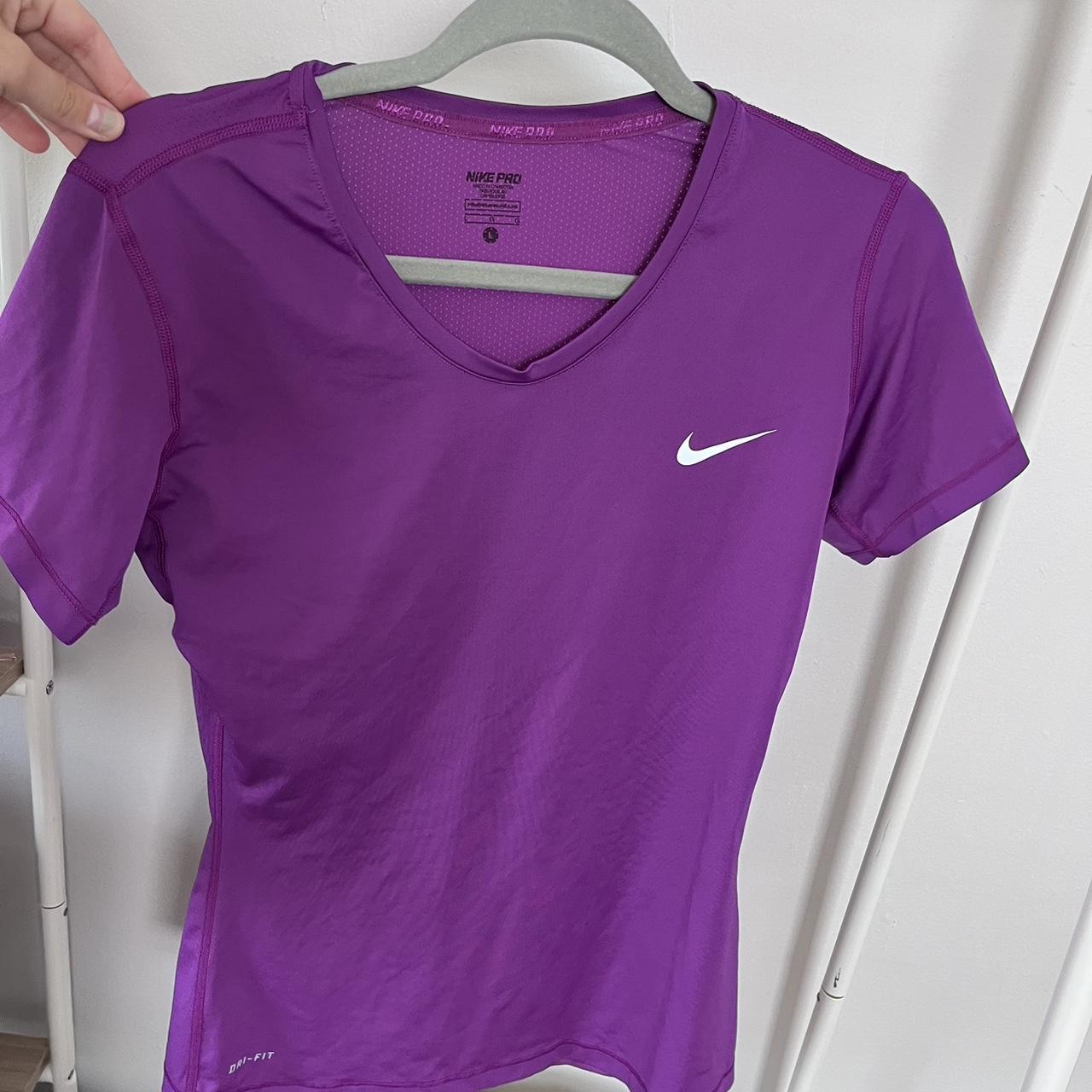 Nike Women's Tshirt Depop