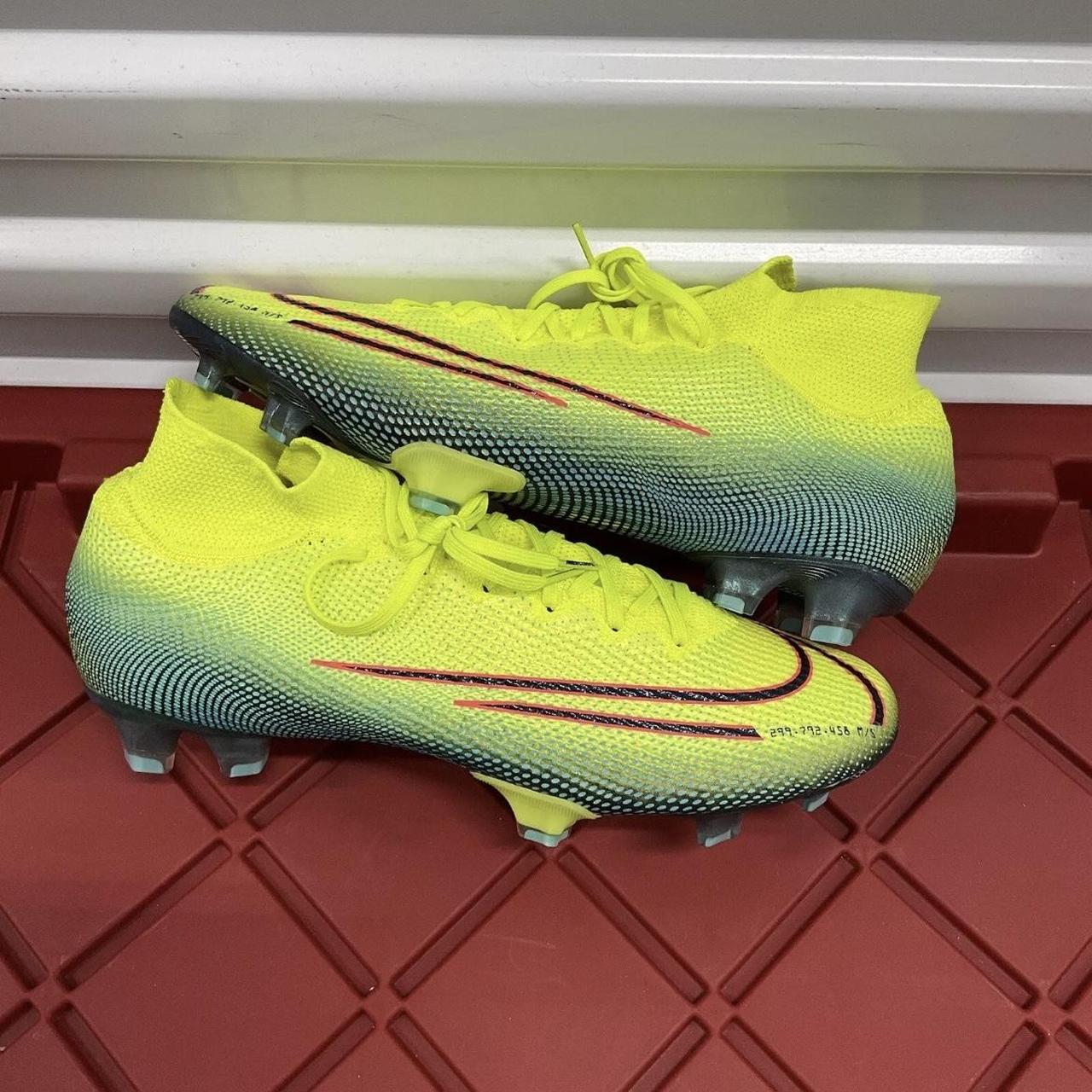 nike mercurial lemon venom