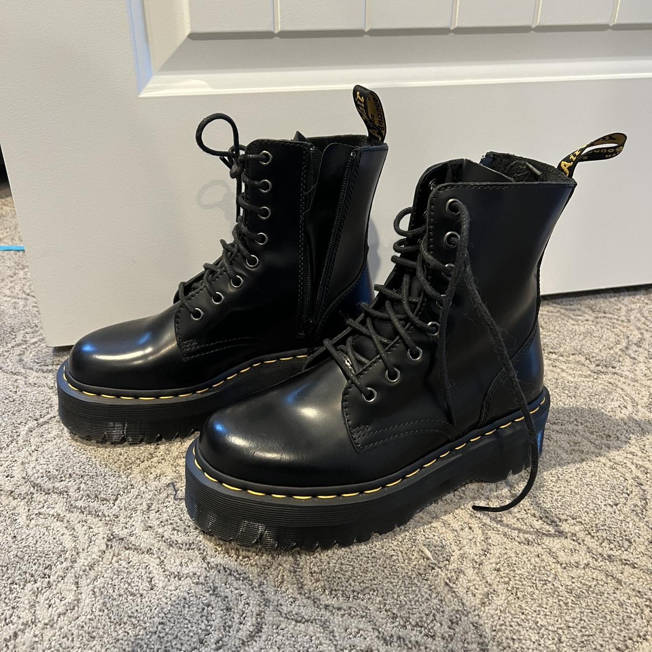 Size 8 2024 womens doc martens