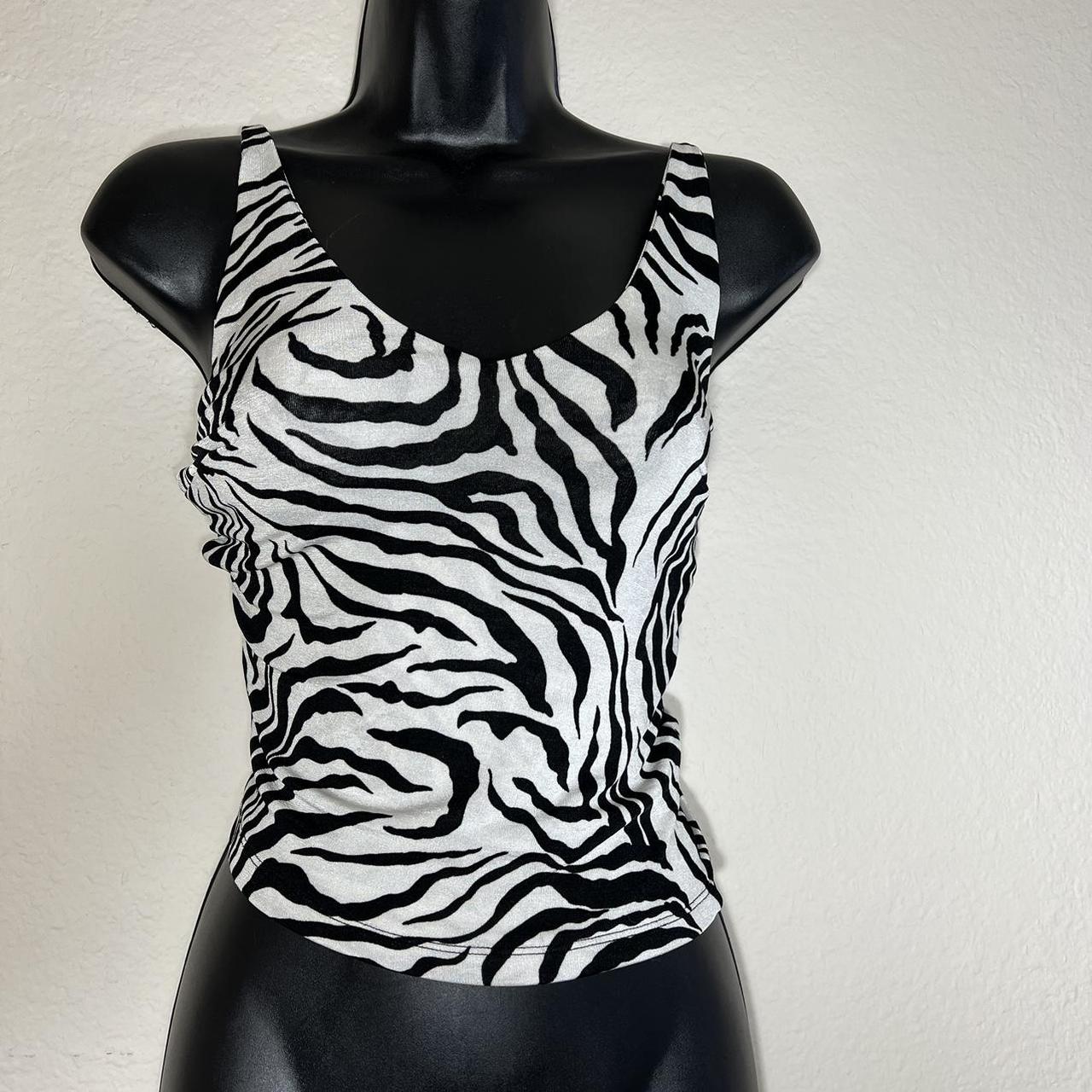Cue Women's Black and White Shirt