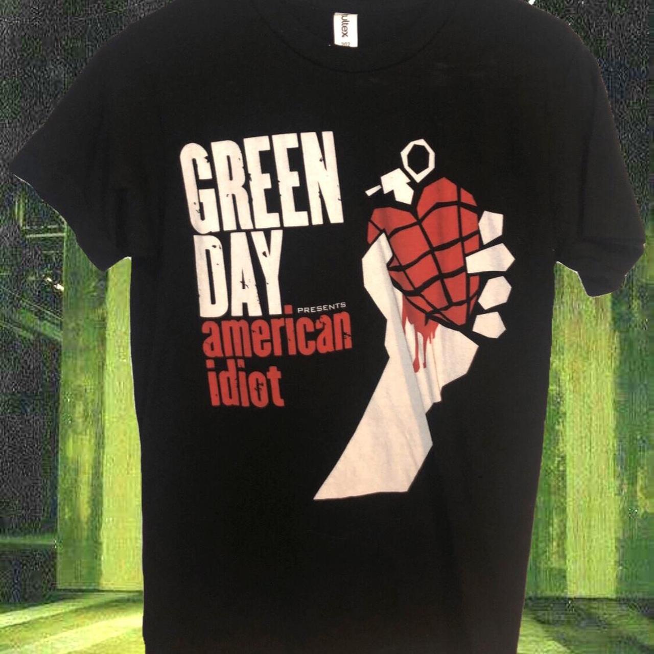 Green Day shirt I got this at hot topic a few years - Depop