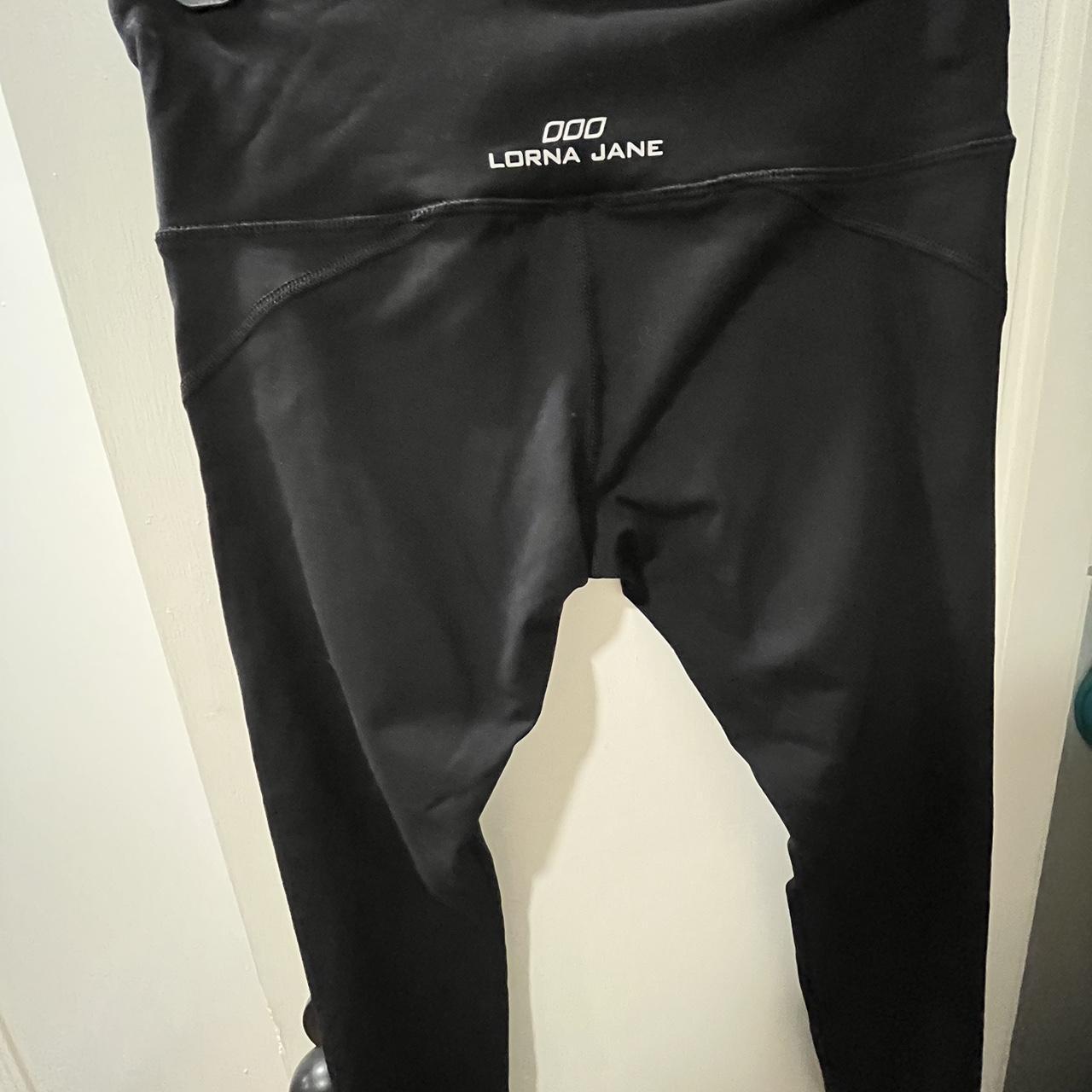 Lorna Jane Black Ruched Side Capri Athletic Leggings - Depop