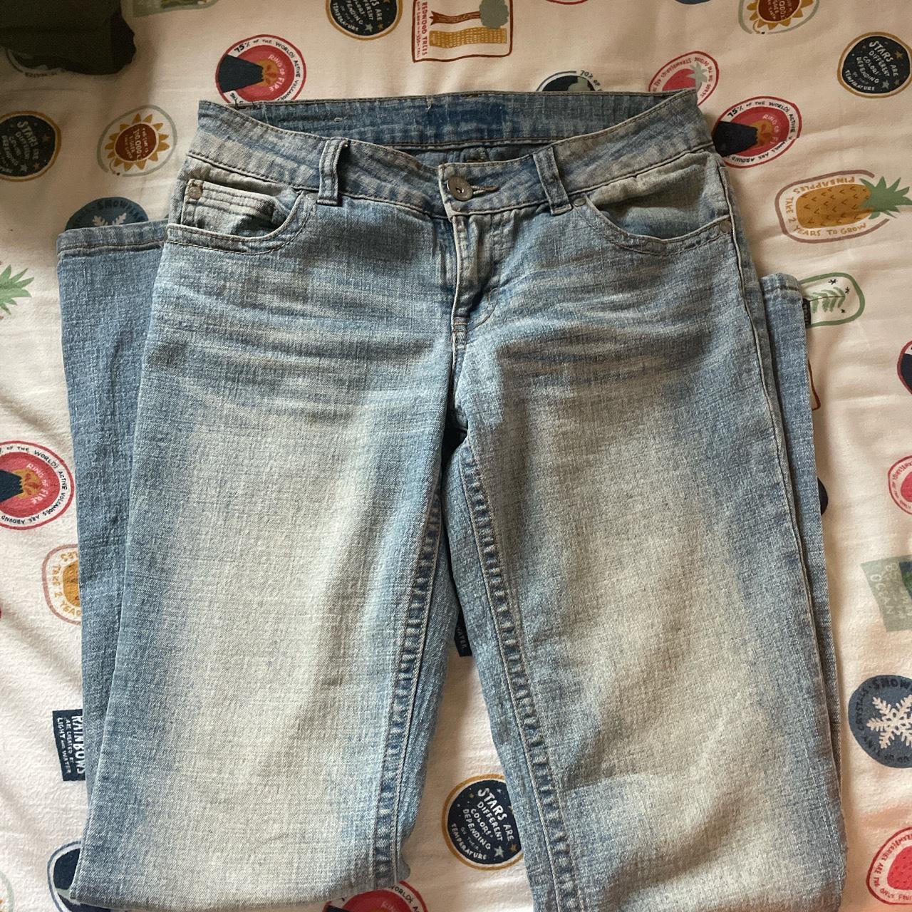 perfect wash lei low rise jeans no tag, but would... - Depop
