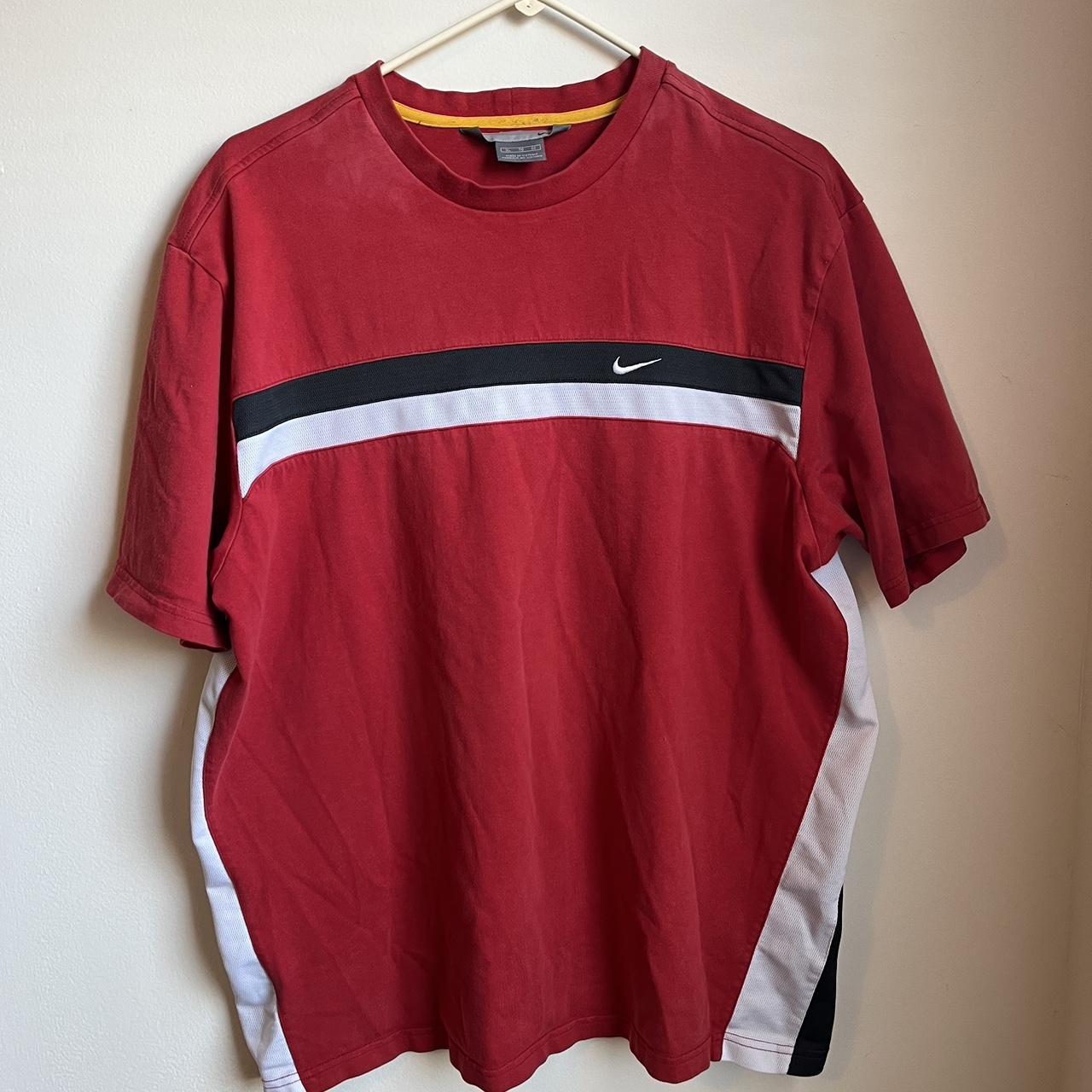 Vintage Nike t-shirt Size is xl but fits more like... - Depop