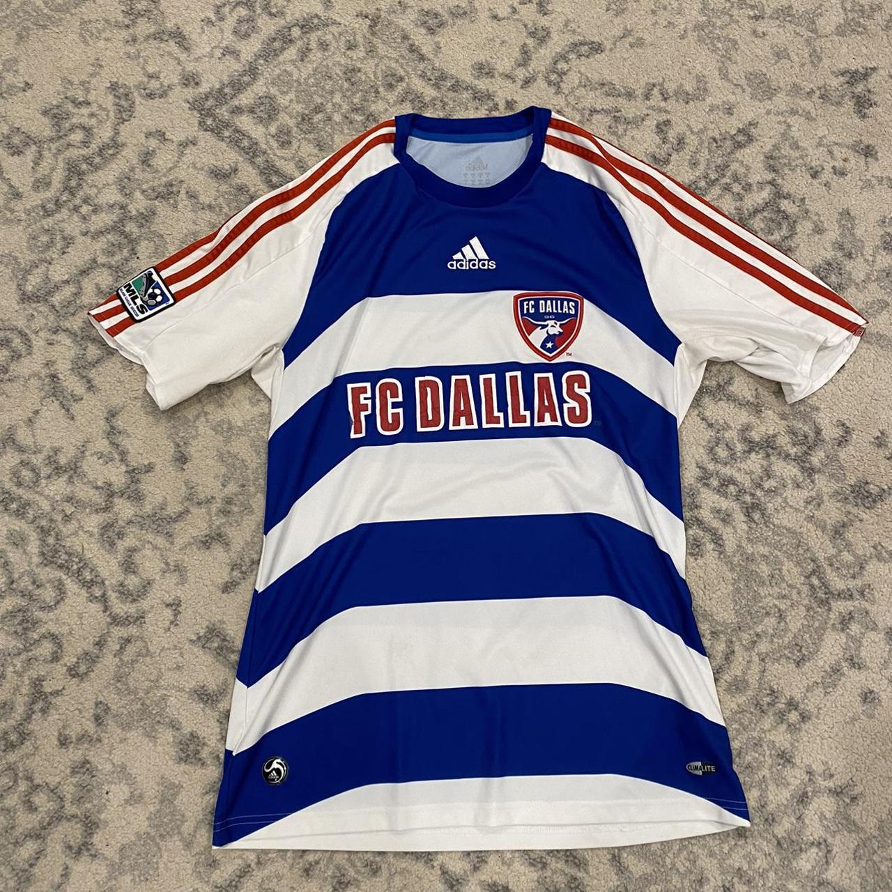 FC Dallas Soccer Kit Hard to see what the size is... - Depop