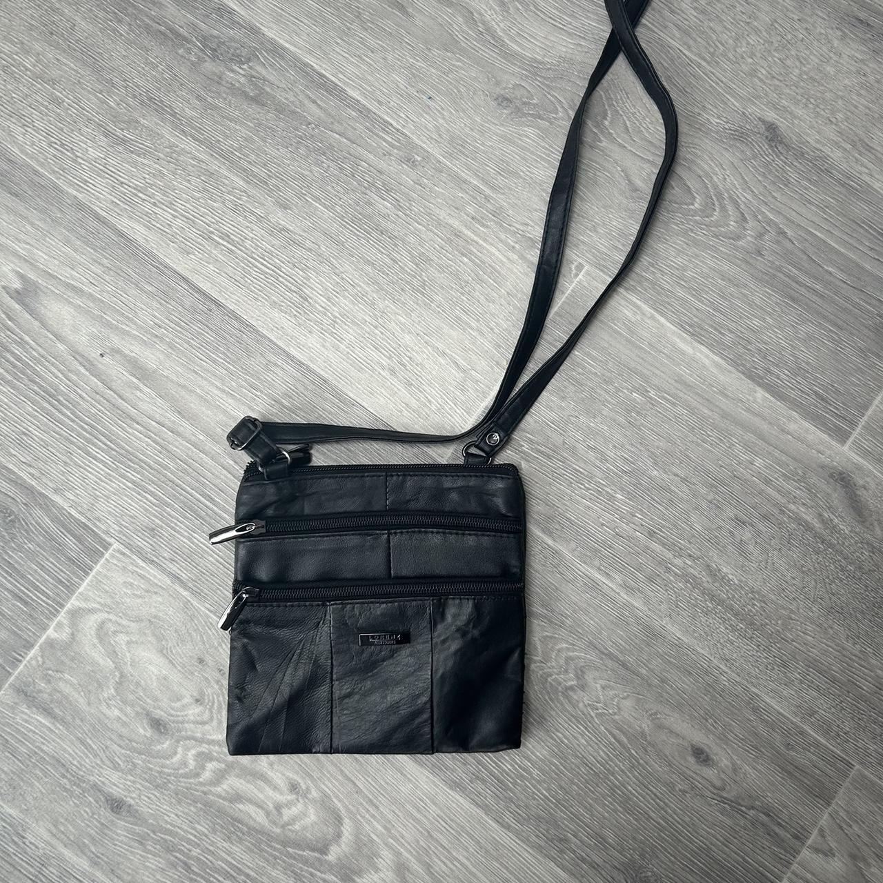 small simple black crossbody purse Strap Length- - Depop