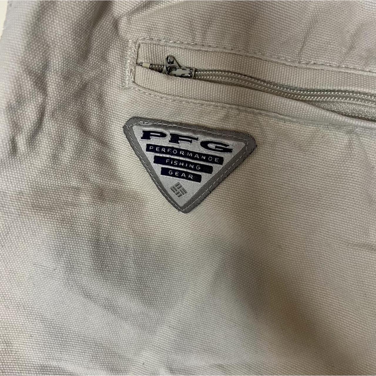 Columbia Sportswear Men's Khaki Shorts Depop