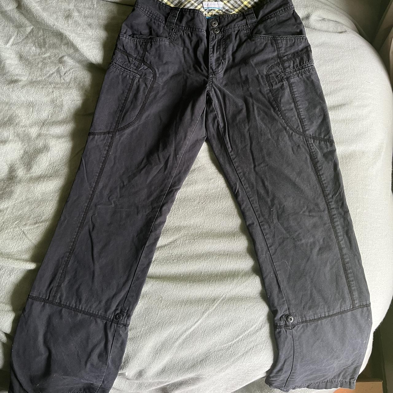 Adorable 2000s cargo pants!! Measurements Waist:... - Depop