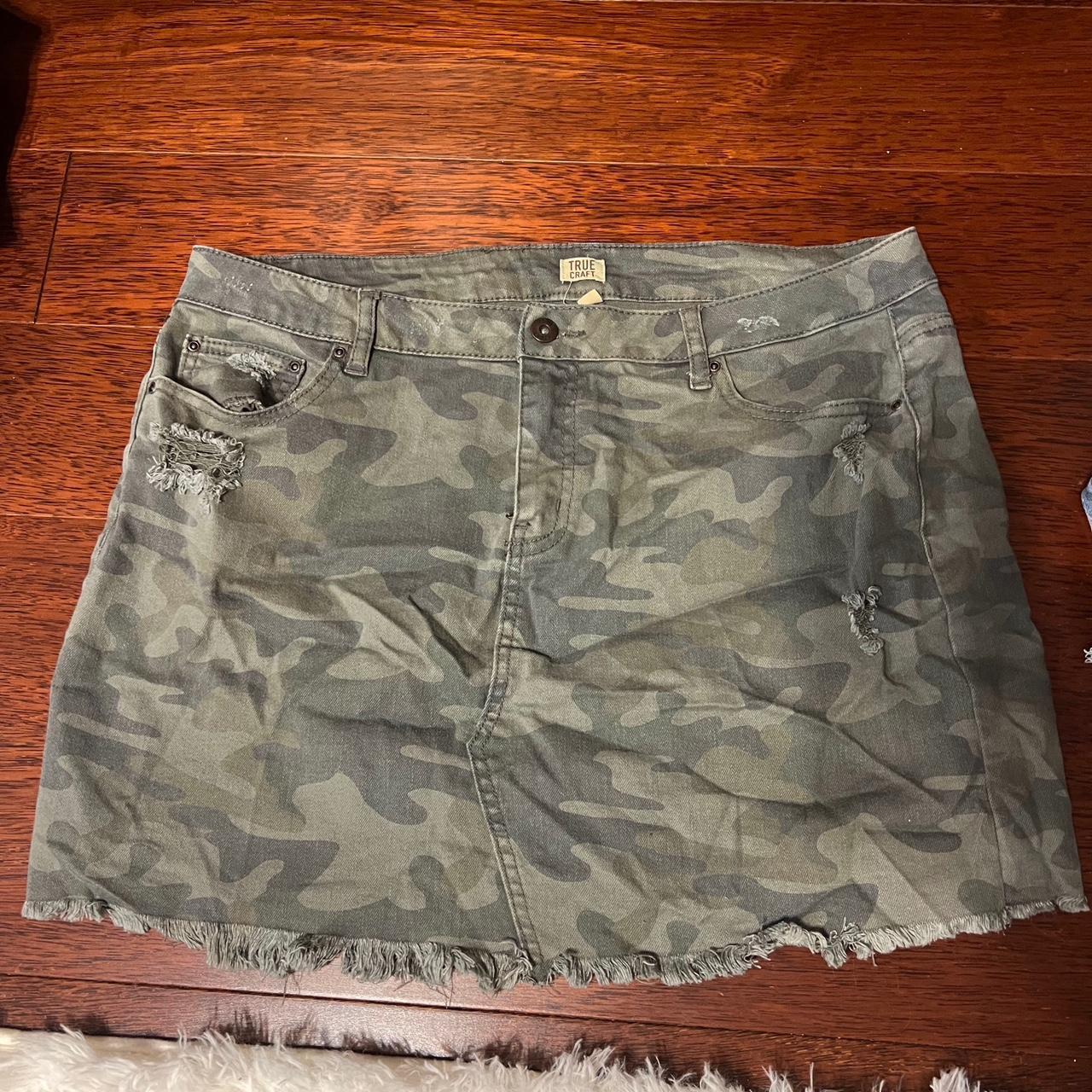True Craft (Belk) camo skirt, size 15 Depop
