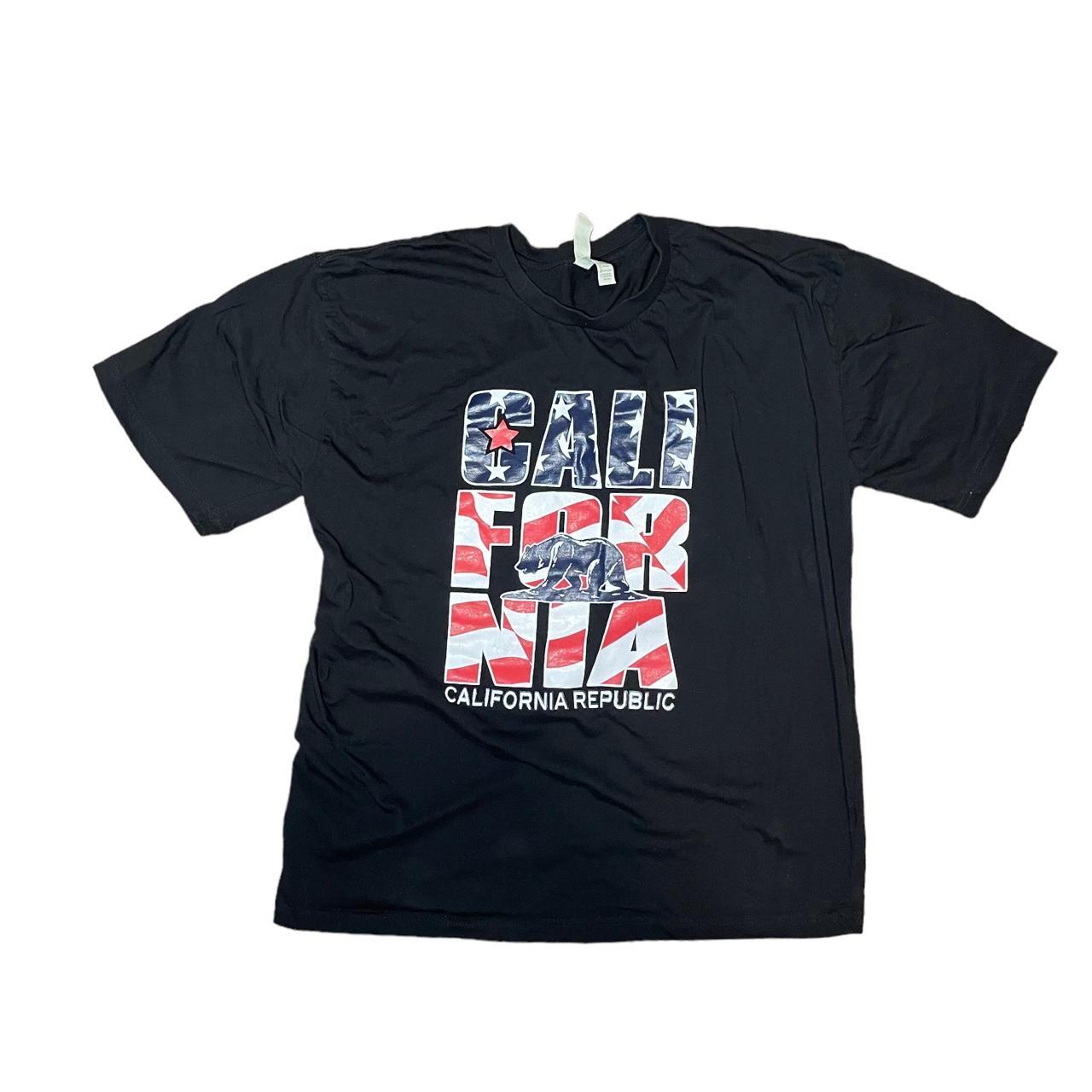 California Looks Men's Black and Red T-shirt