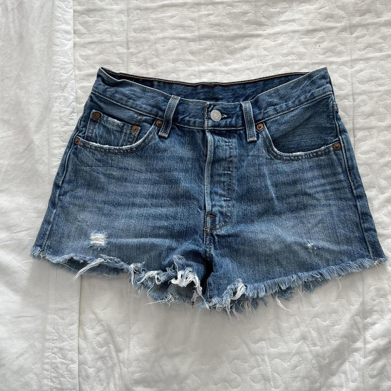 Levi’s women’s wedgie shorts :) Size 25... - Depop