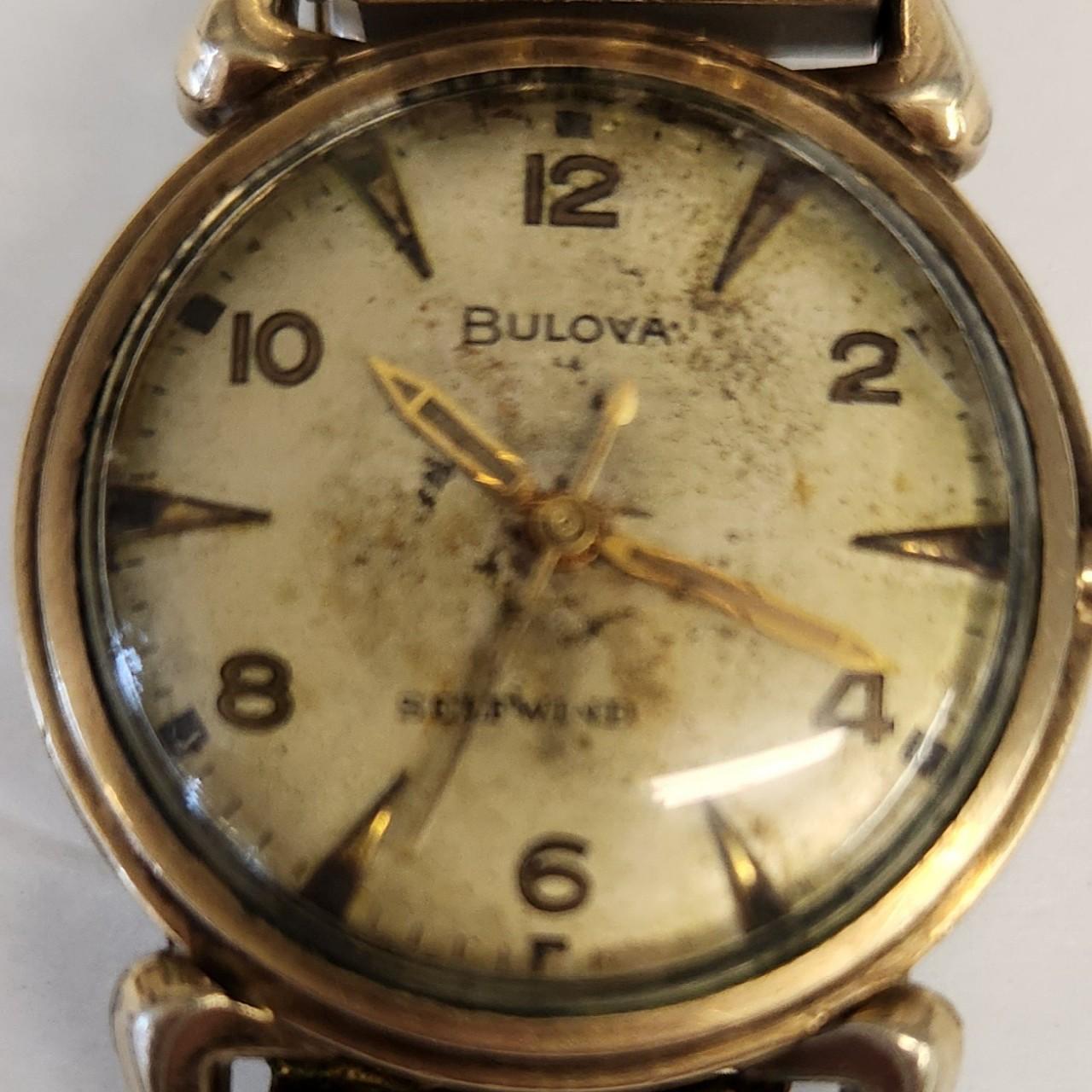 Vintage Bulova Wind up good conditions working as it buy is