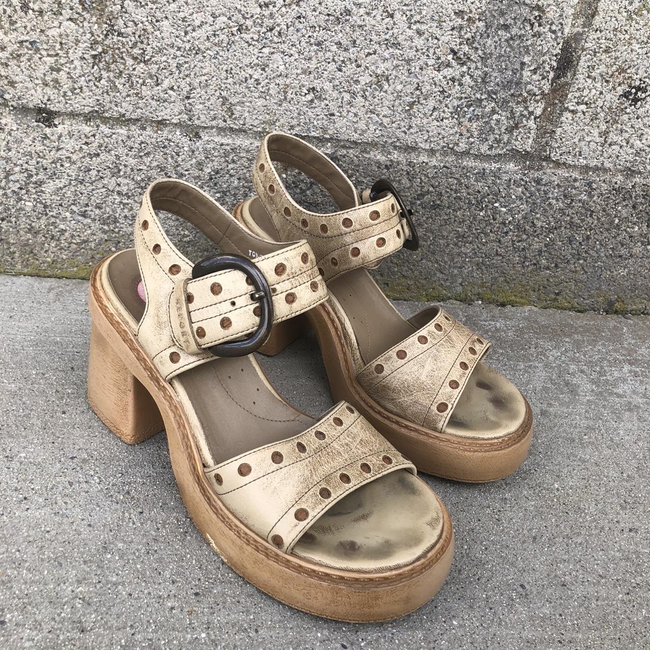 Report on sale gold sandals