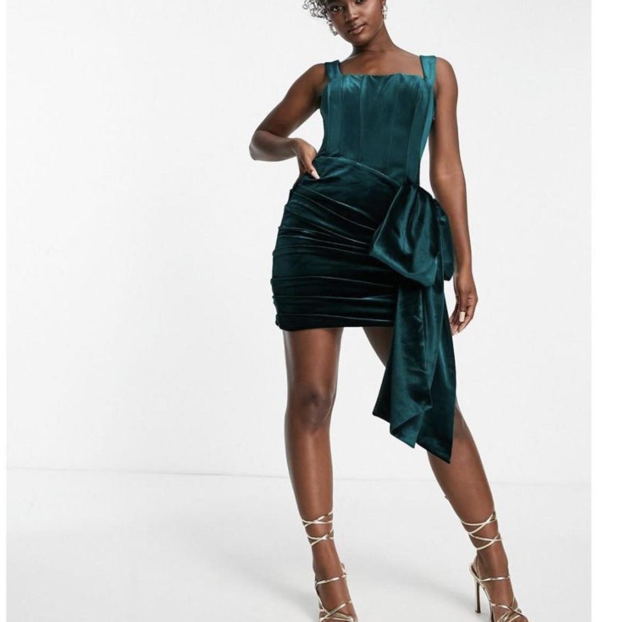 Forever New Tyra Emerald green velvet evening dress. Depop