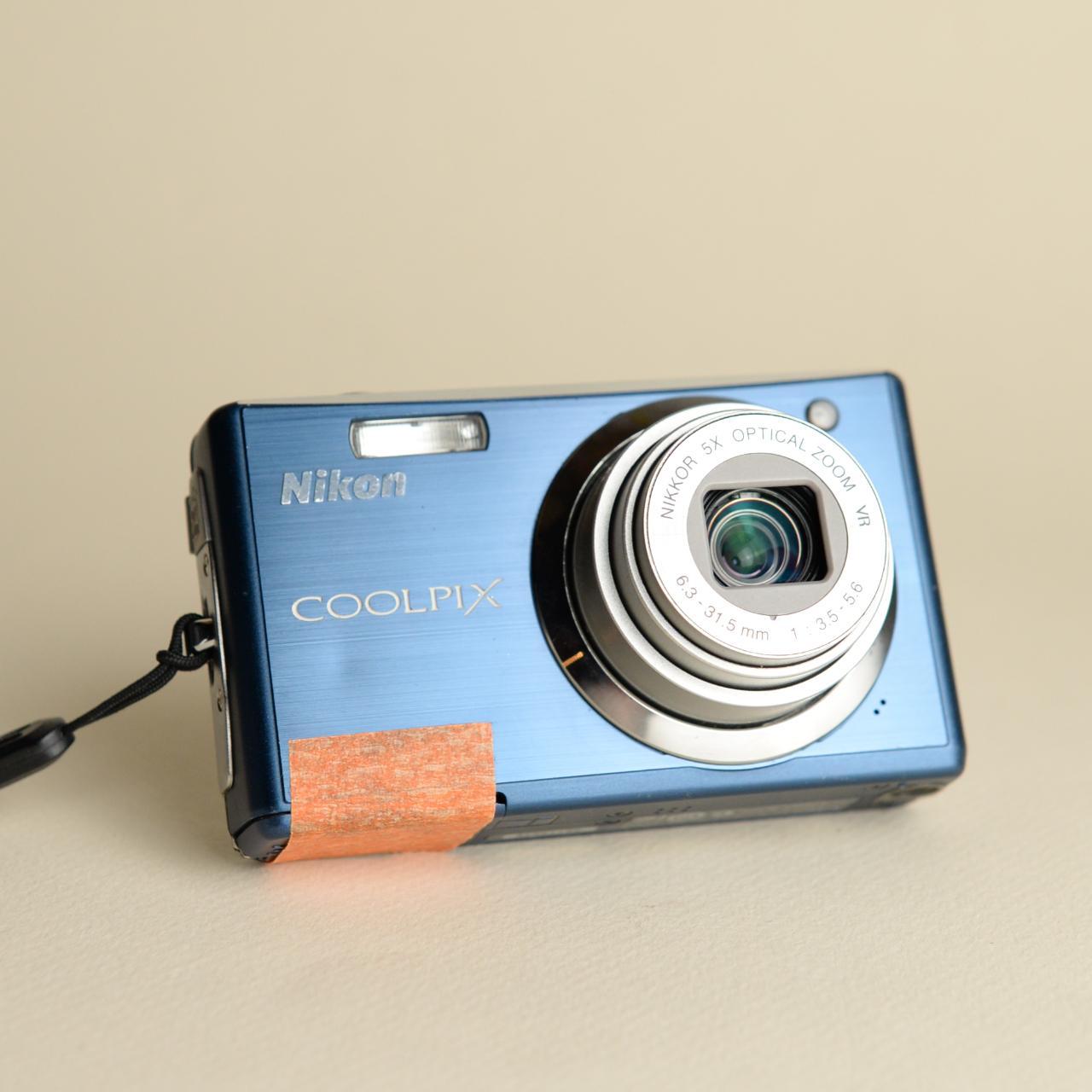 Nikon Coolpix S560 7.1MP Digital camera with SD... Depop