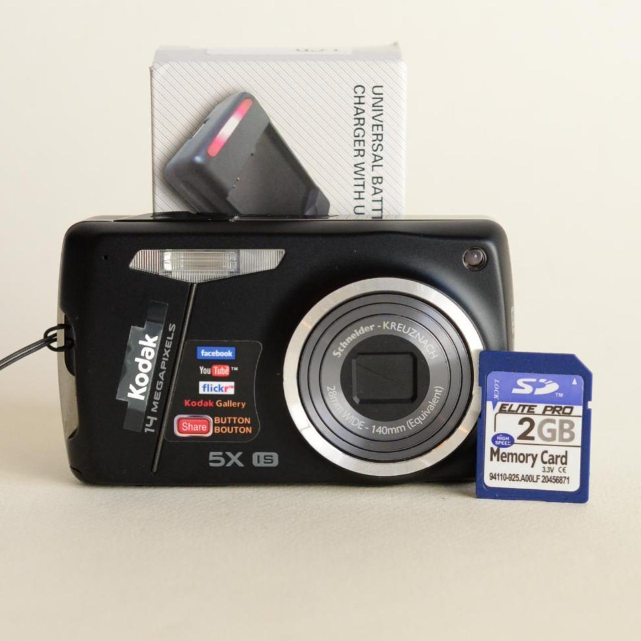 Kodak Easyshare M575 14MP Digital camera with SD... Depop