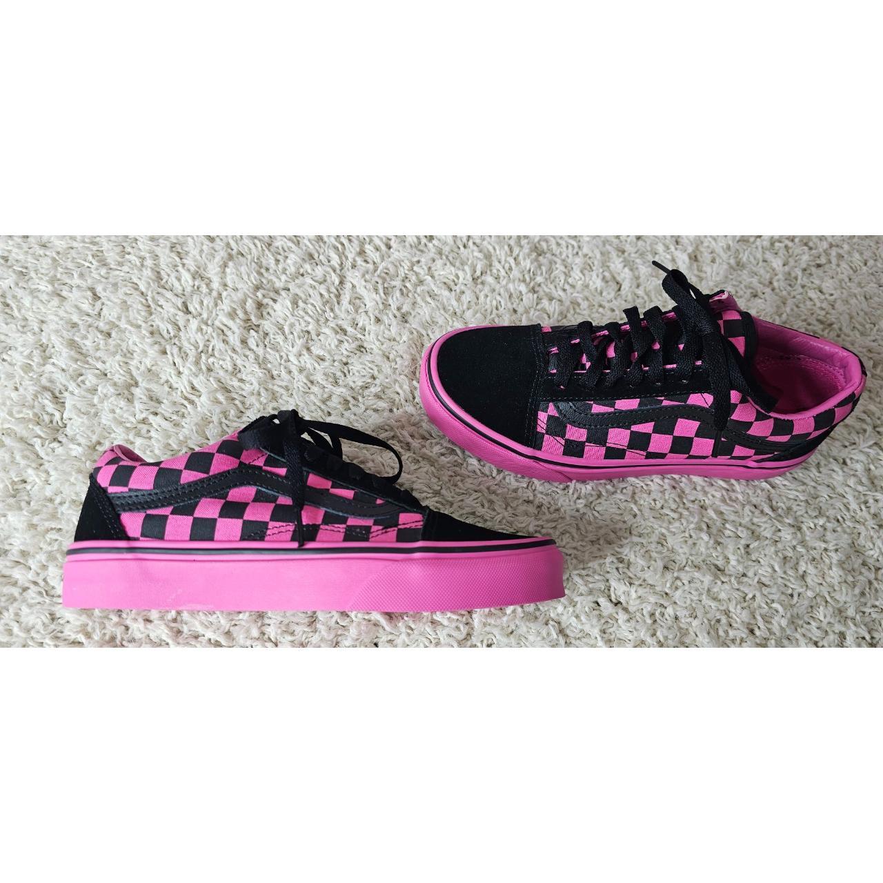 Hot pink and black checkered vans online