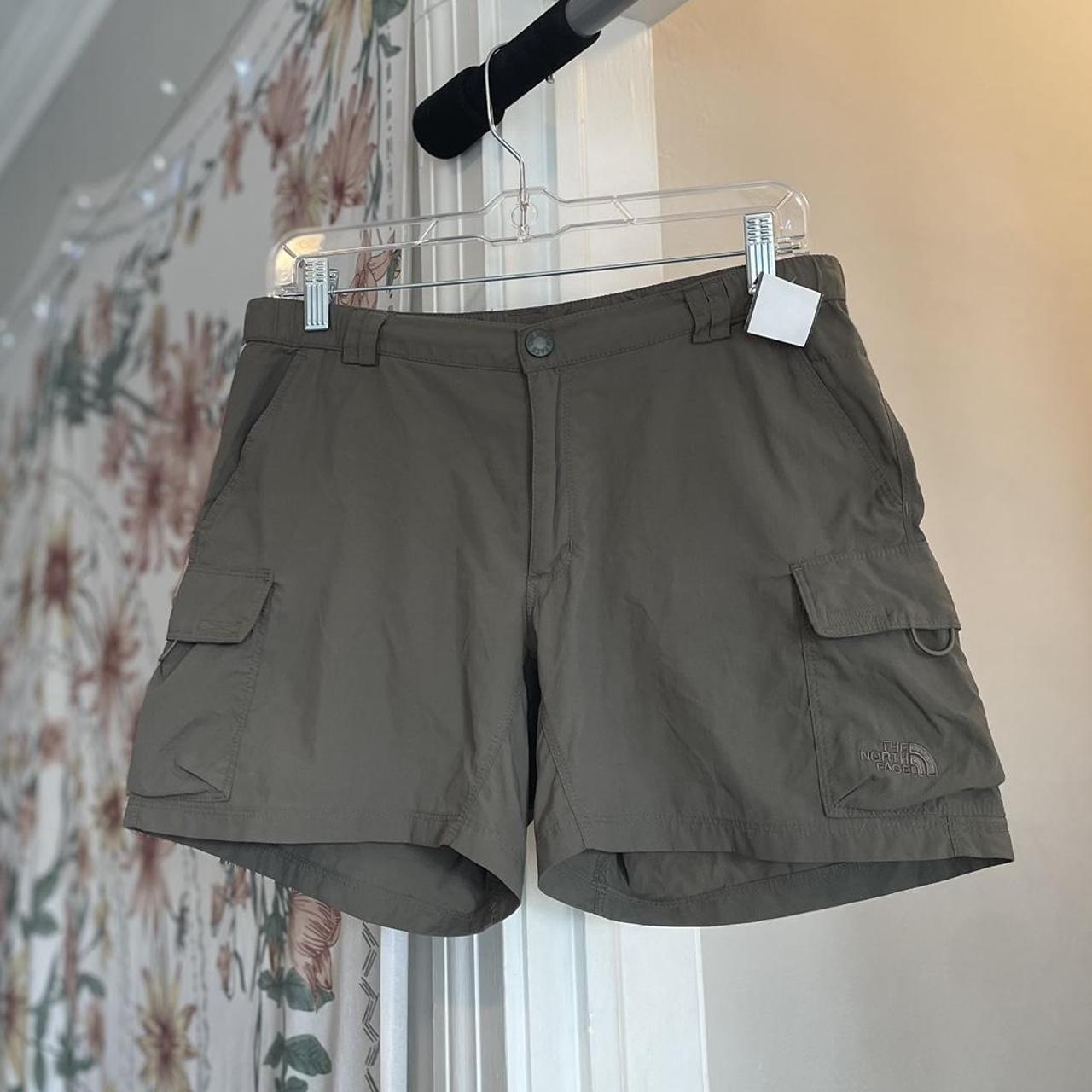 North Face Sz 6 Shorts •thrifted in amazing... - Depop