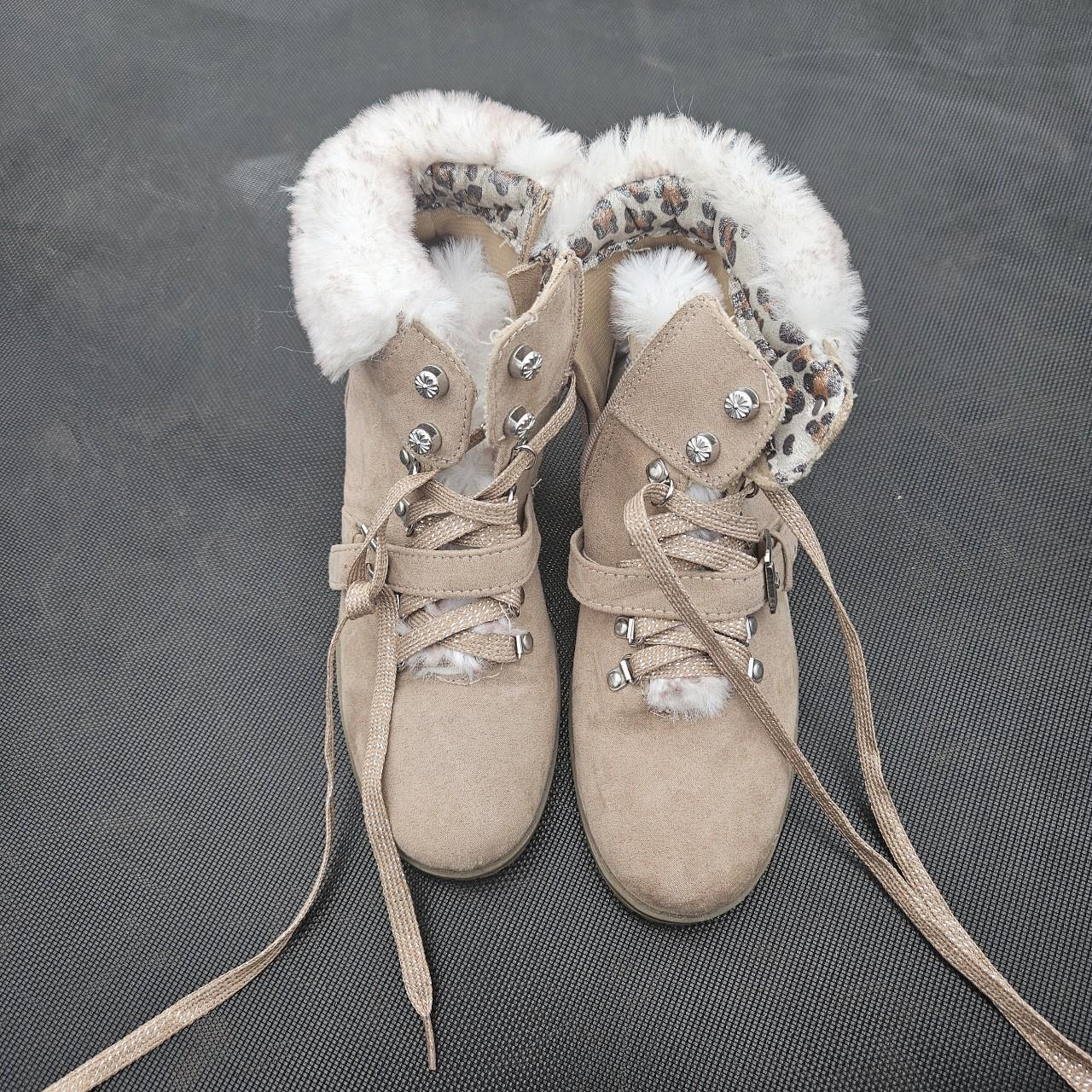 Justice winter boots. Great condition never worn.... Depop