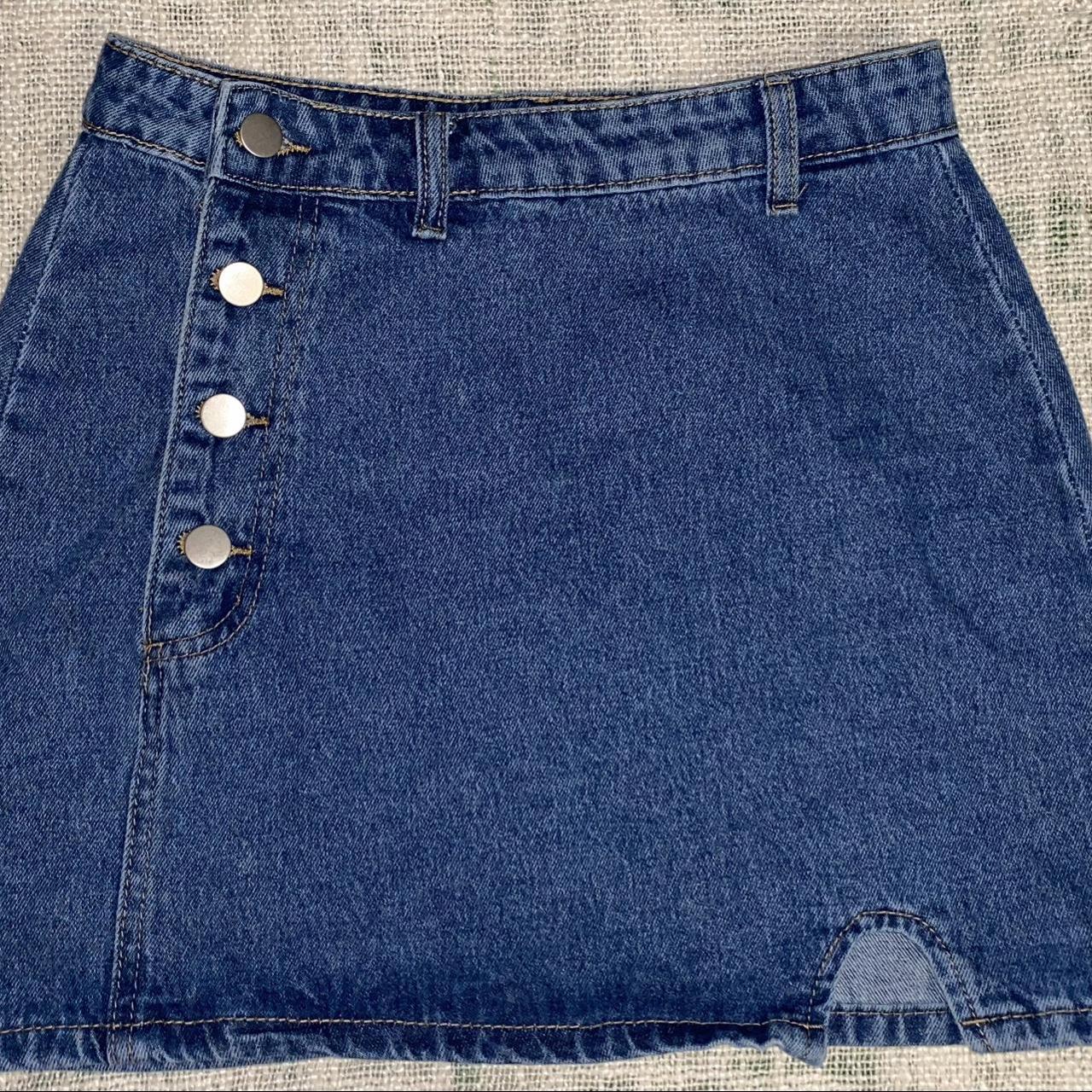 Super cute denim skirt size xs :) send... - Depop