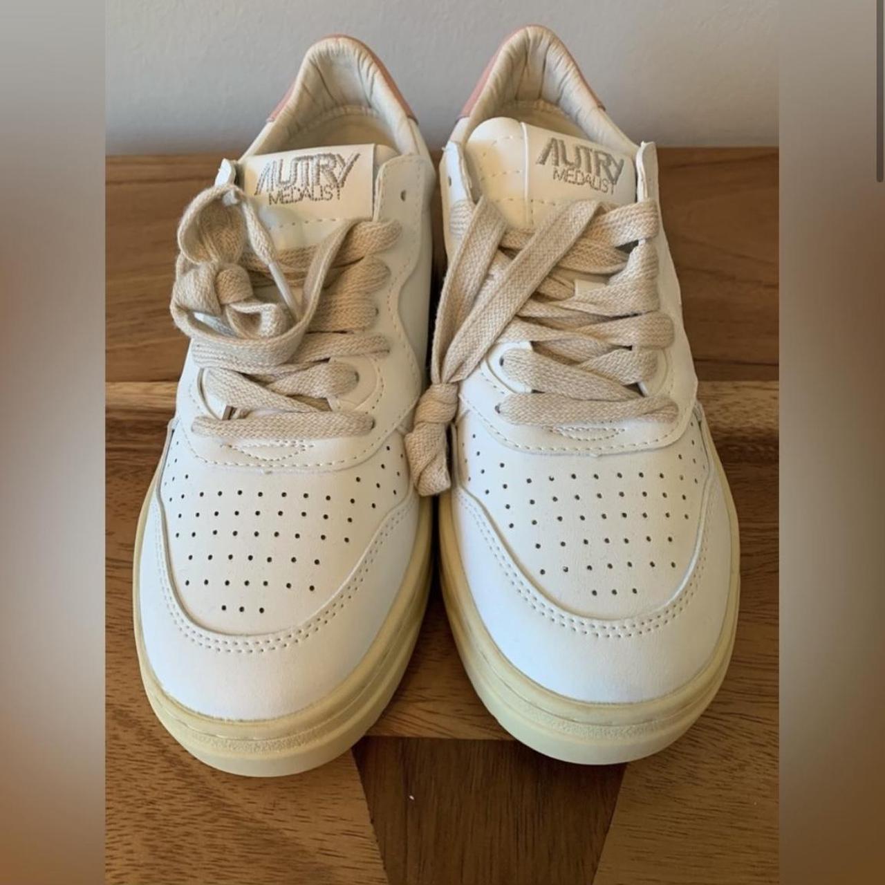 スニーカー AUTRY SNEAKERS WHITE/TEAROSE Autry Medalist Low Sneakers In White And Tearose Leather