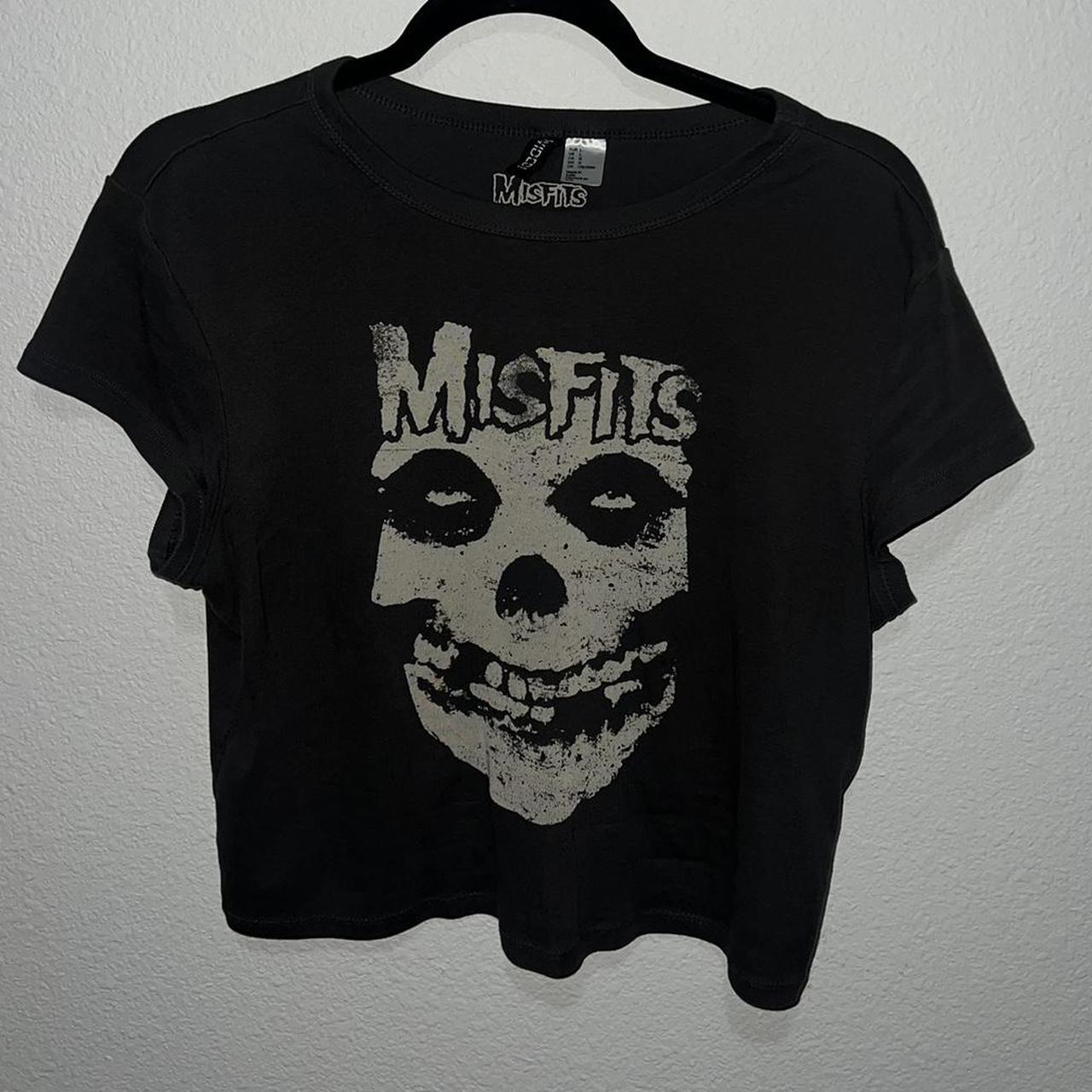 grey misfits shirt super comfy and stretchy - Depop